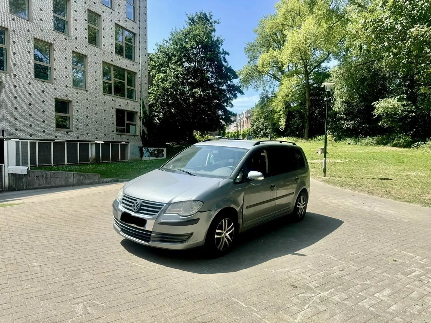 Volkswagen Touran 1.9 TDi Hockey Gris - 1