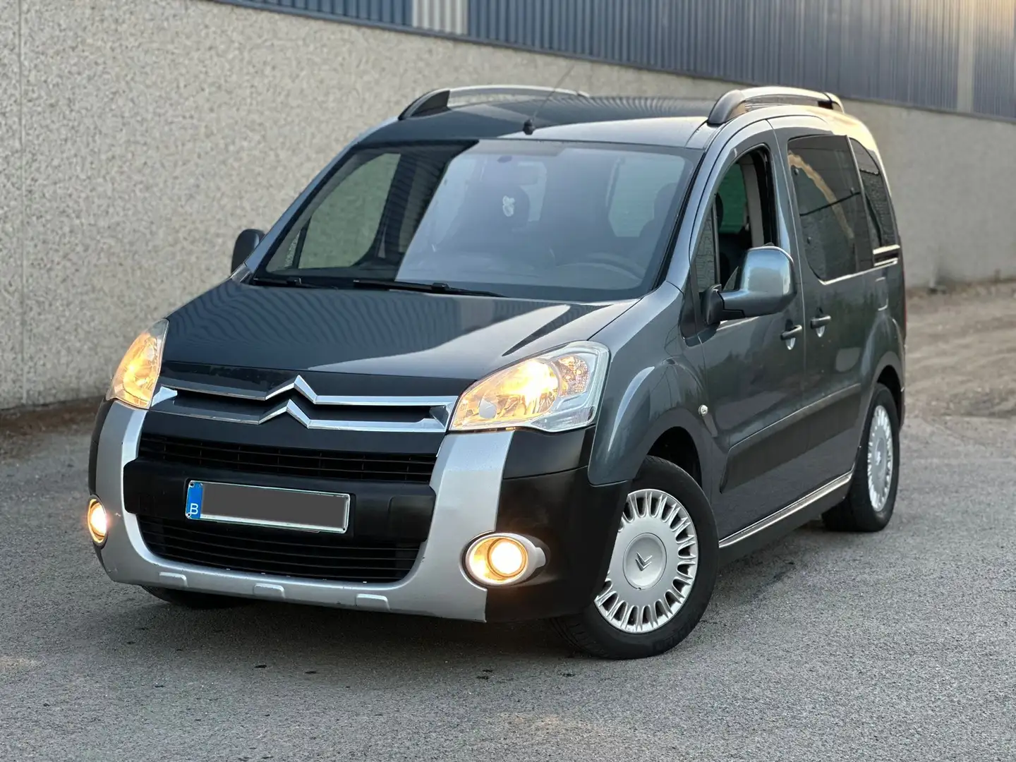 Citroen Berlingo Multispace 1.6 HDI XTR Grijs - 2