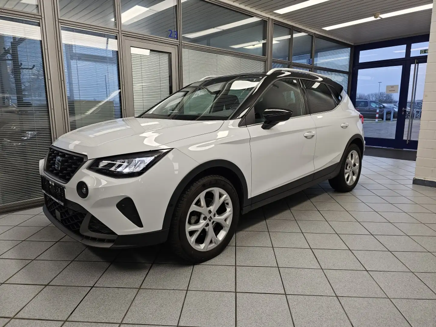 SEAT Arona FR Allwetterreifen,App-Connect,Kamera,LED Weiß - 2