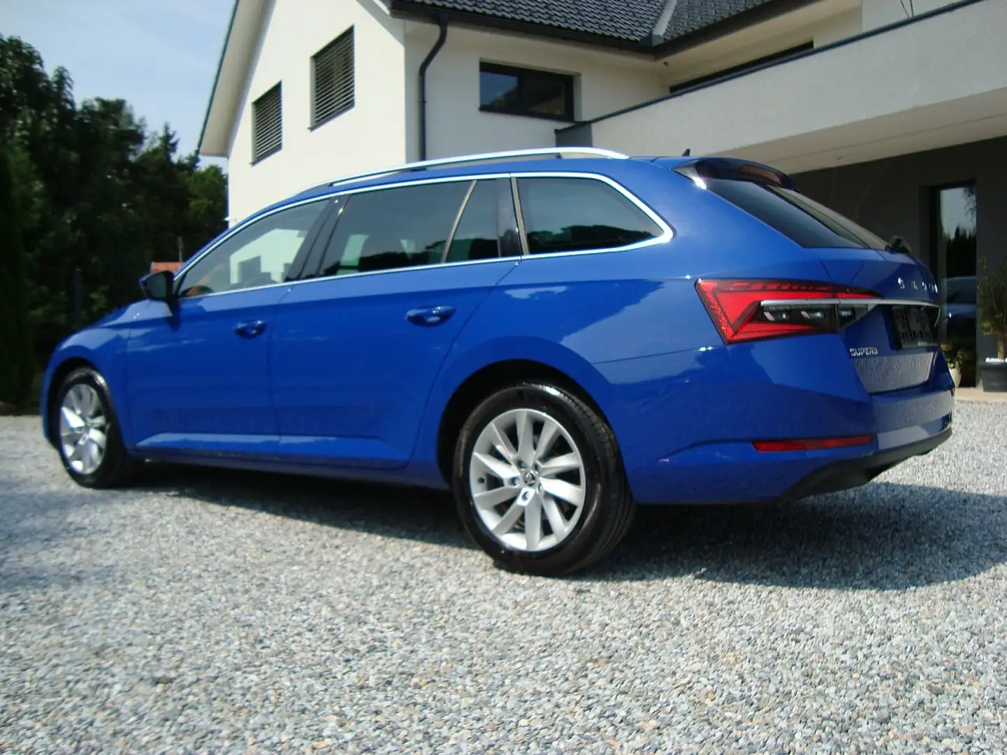 Skoda Superb Kombi 2,0 TDI Style DSG 1-Hand TOP !! Blau - 1