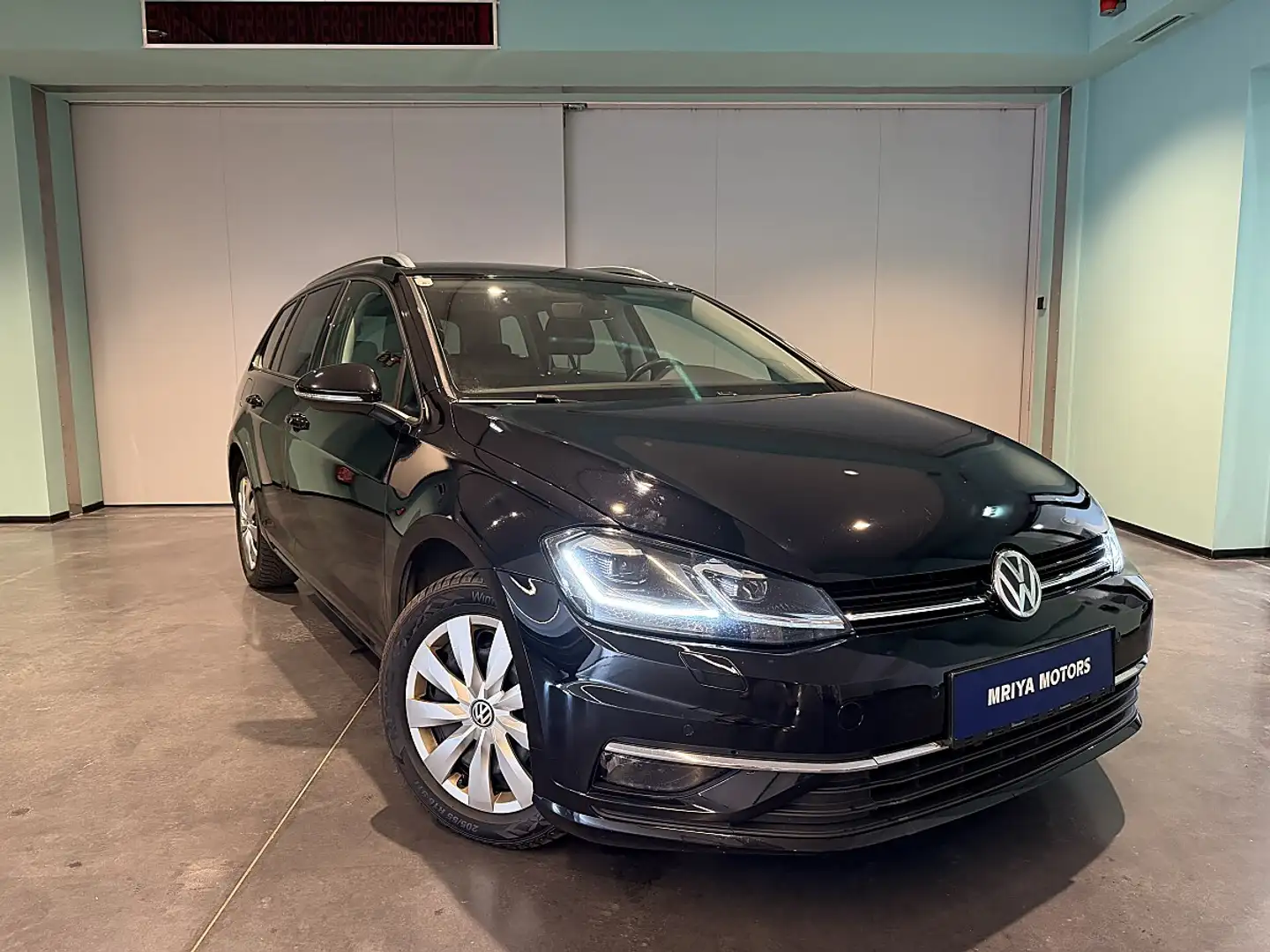 Volkswagen Golf VII 1.6 TDI Comfortline DSG | LED | App-Connect... Schwarz - 1