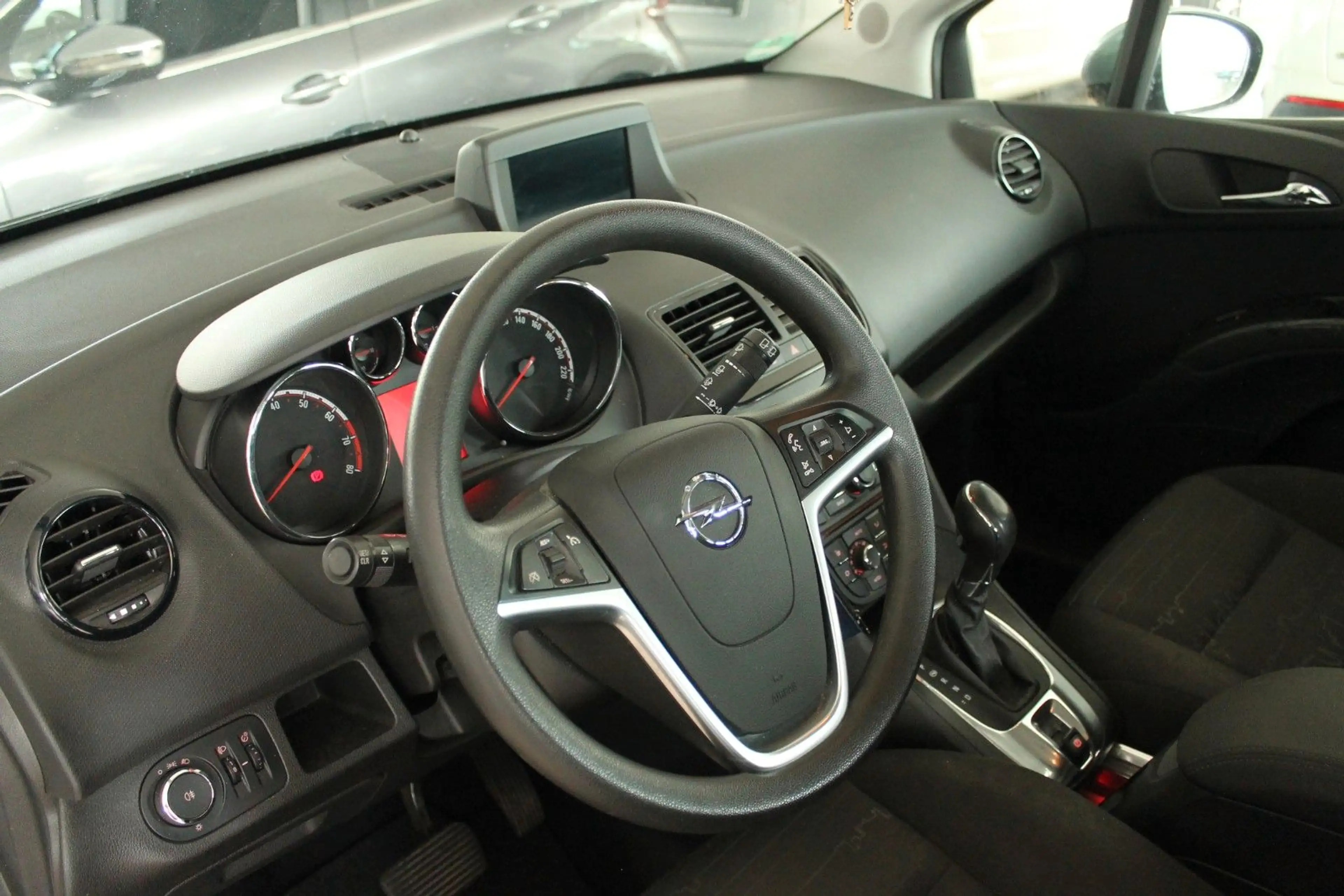 Opel Meriva B Edition — photo 11