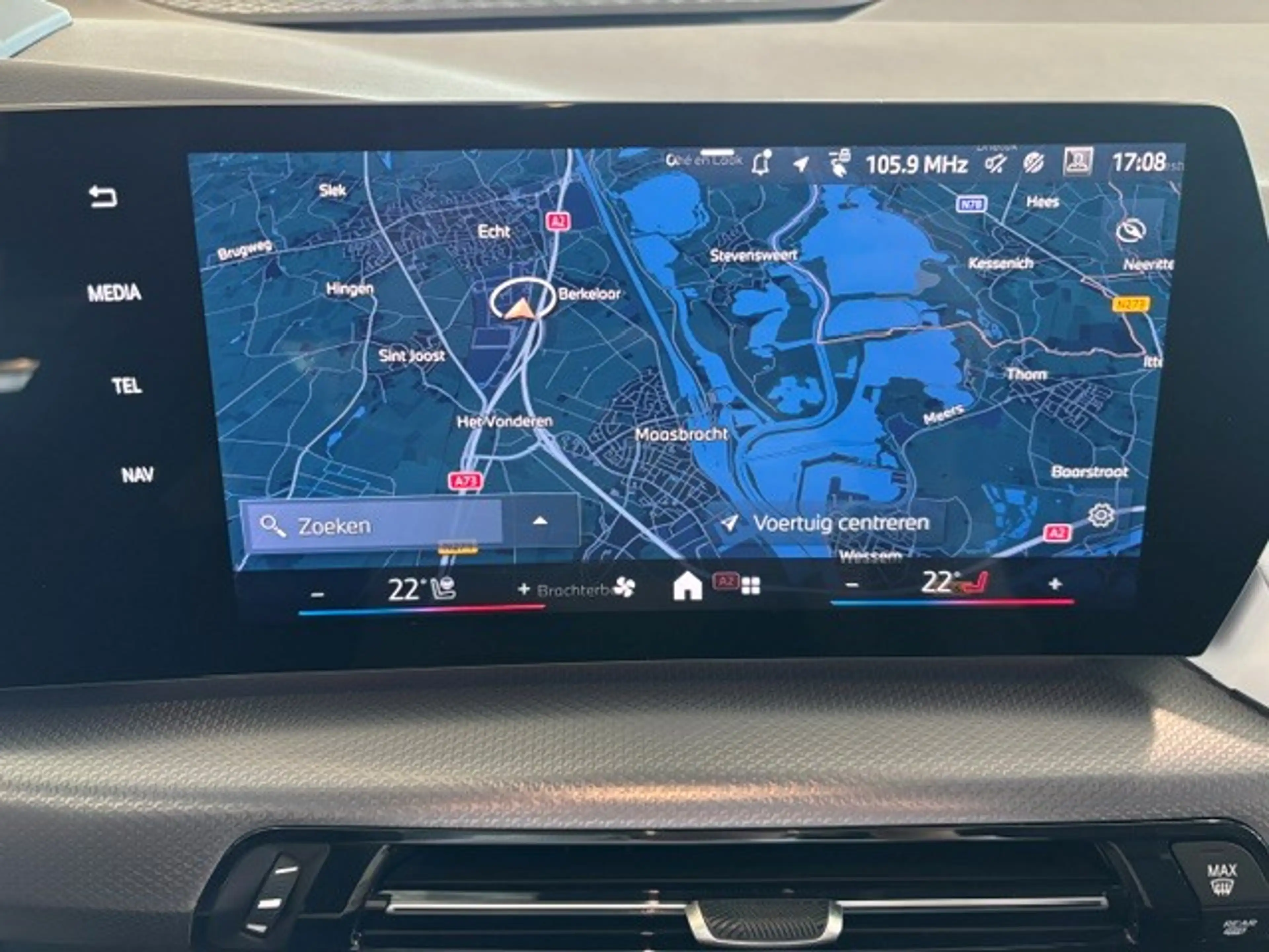 BMW iX2 eDrive20 M Sport / Panoramadak / Trekhaak / Sports — photo 13
