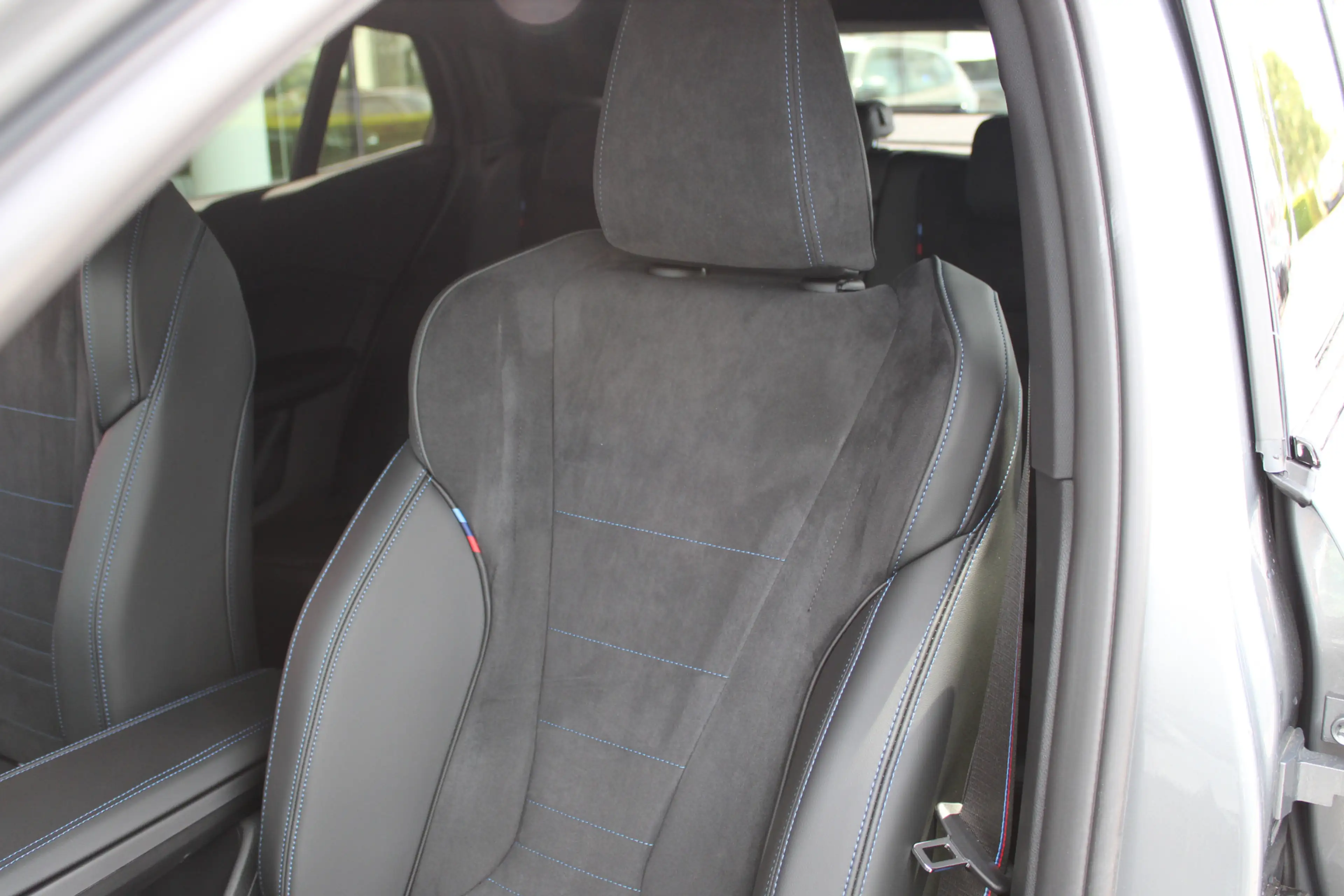 BMW iX2 eDrive20 M Sport / Panoramadak / Trekhaak / Sports — photo 5