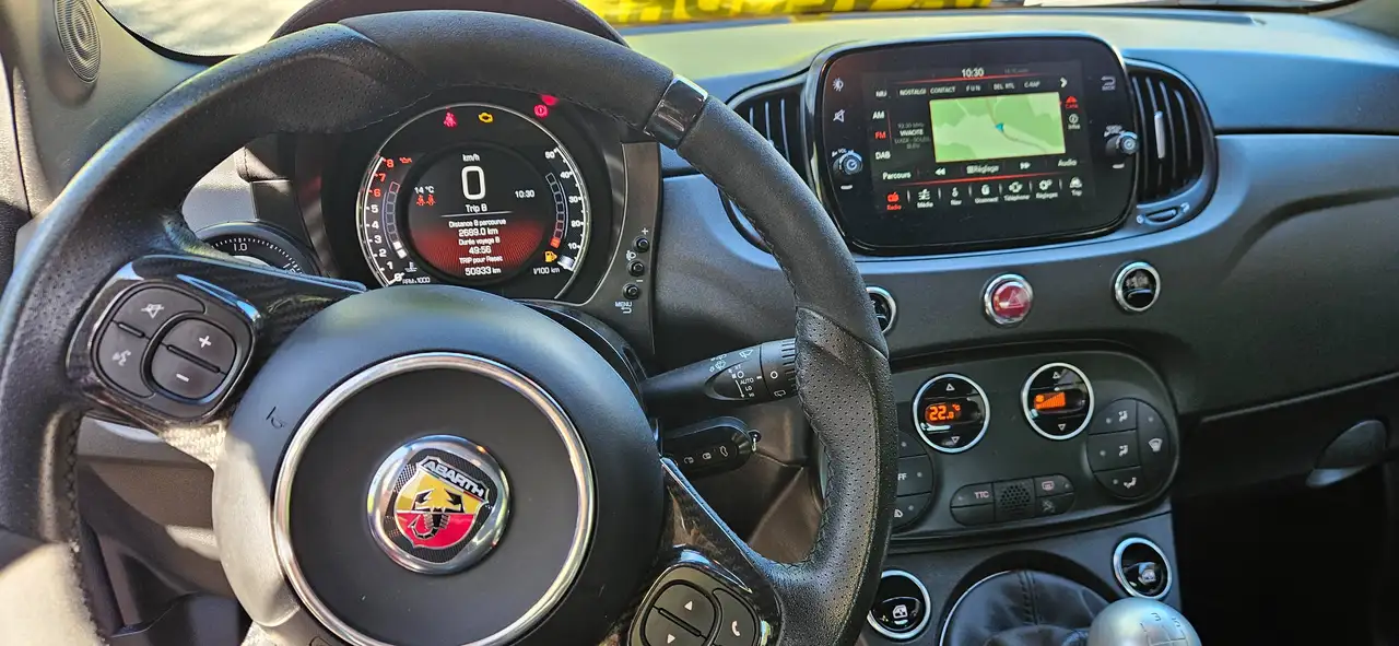 Abarth 695 2023 — фото 13