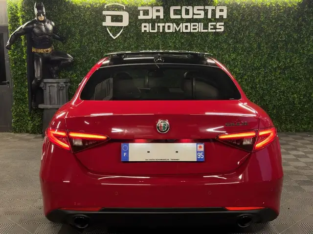 Alfa Romeo Giulia view 9