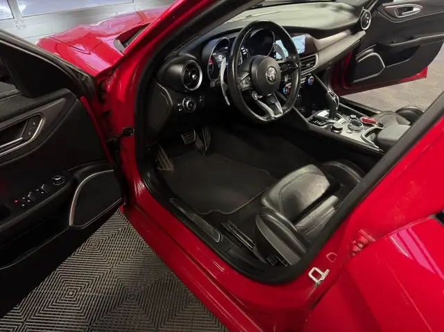 Alfa Romeo Giulia view 11