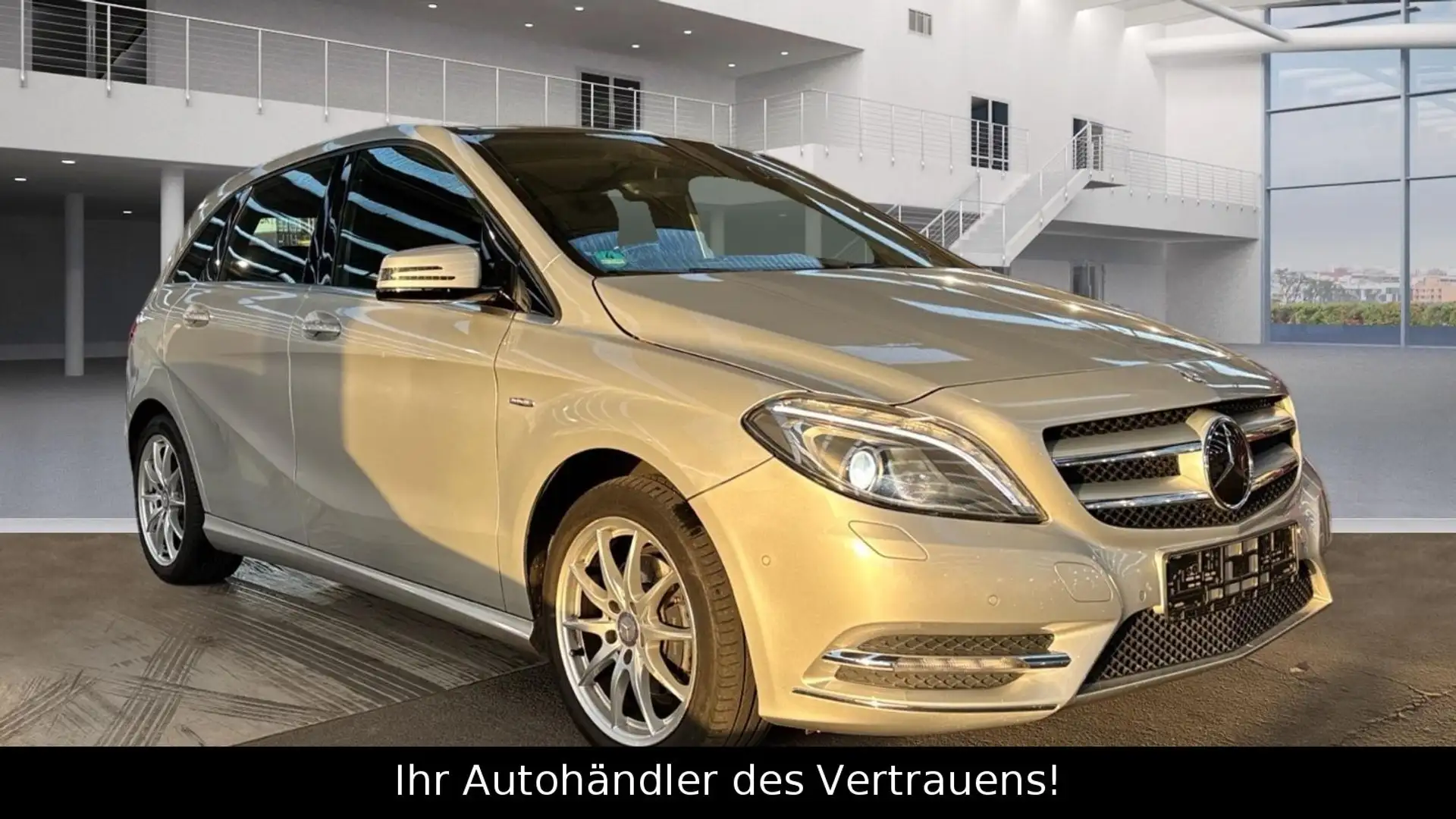 Mercedes-Benz B 200 CDI*PANO*Xenon*PDC*LEDER Silber - 1