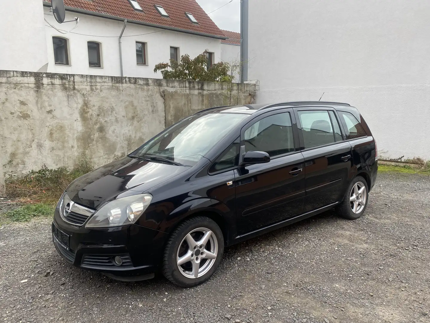 Opel Zafira 2.2 - 1