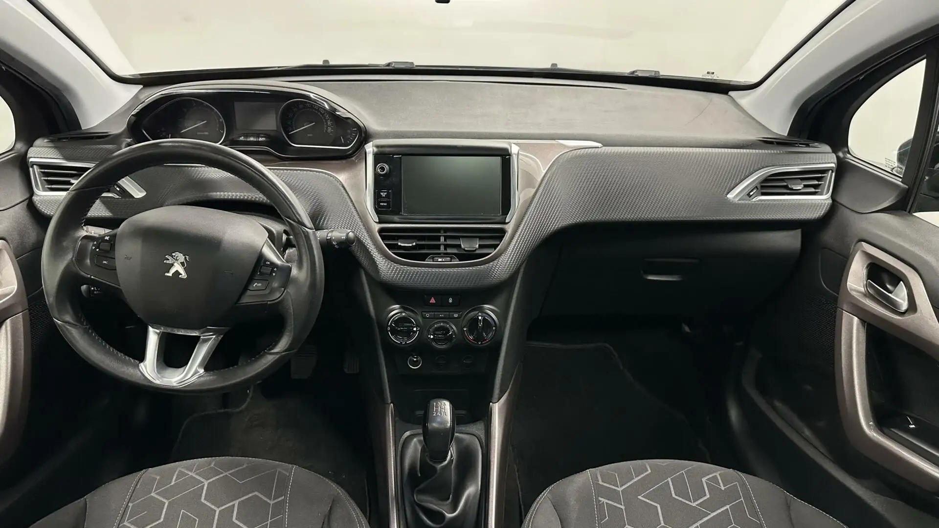 Peugeot 2008 1.2 VTi Active Pack Premium NAVI PANO CRUISE TREKH Noir - 2