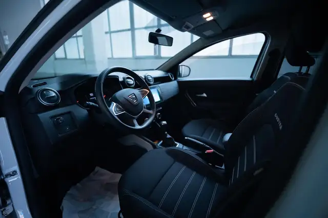 Dacia Duster view 6