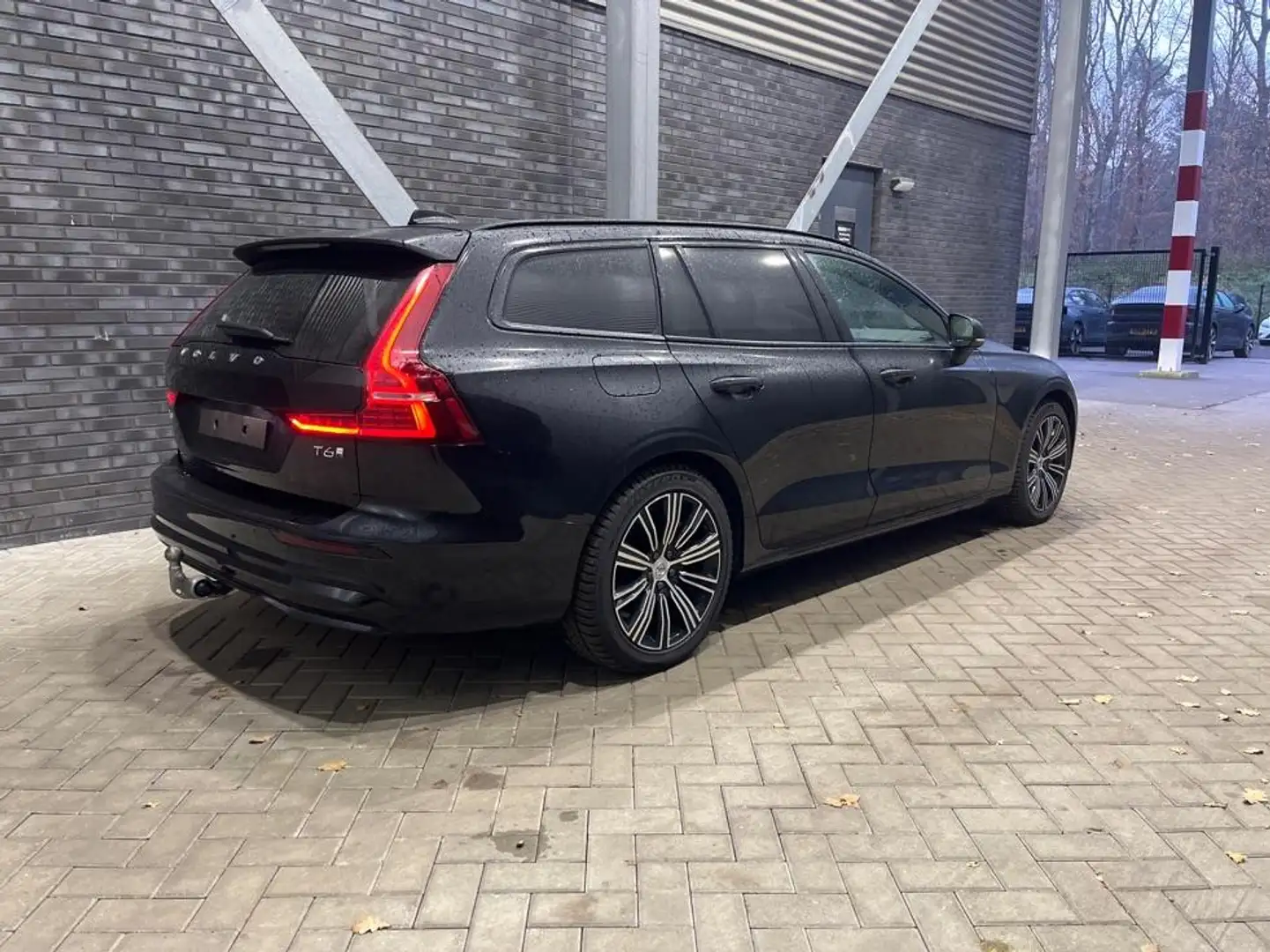Volvo V60 T6 Plug-in hybrid Ultra Dark | Head-Up | Bowers&Wi Zwart - 2