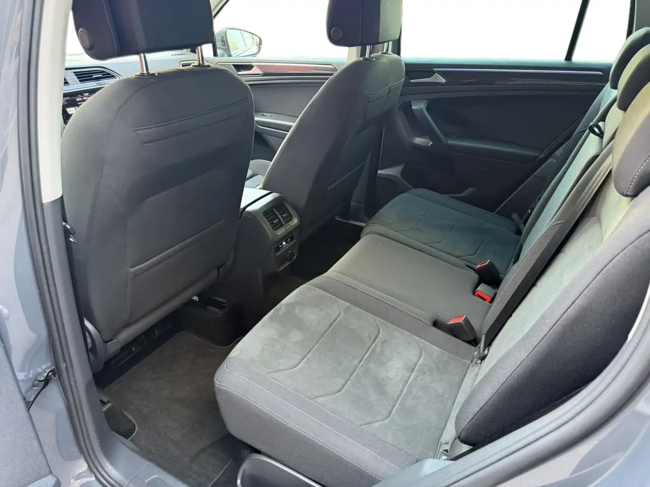 Volkswagen Tiguan 2.0 TDI SCR 110KW Elegance DSG 14