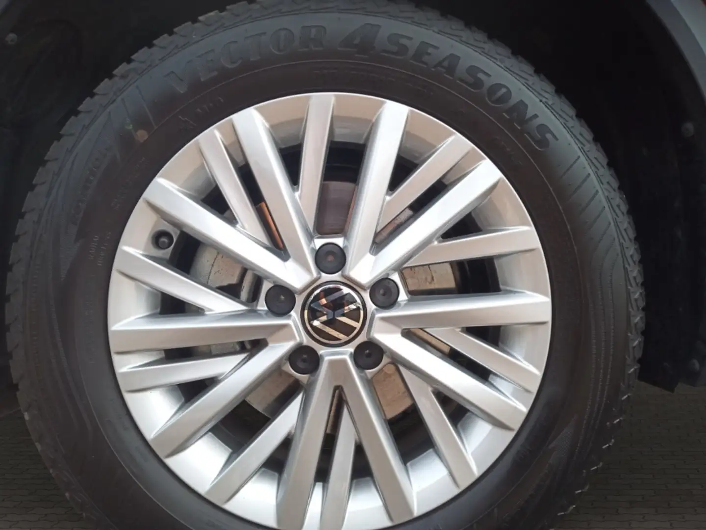 Volkswagen T-Roc 1.5 TSI Life LED Klima Sitzhz Navi digi Cockpit Rood - 2