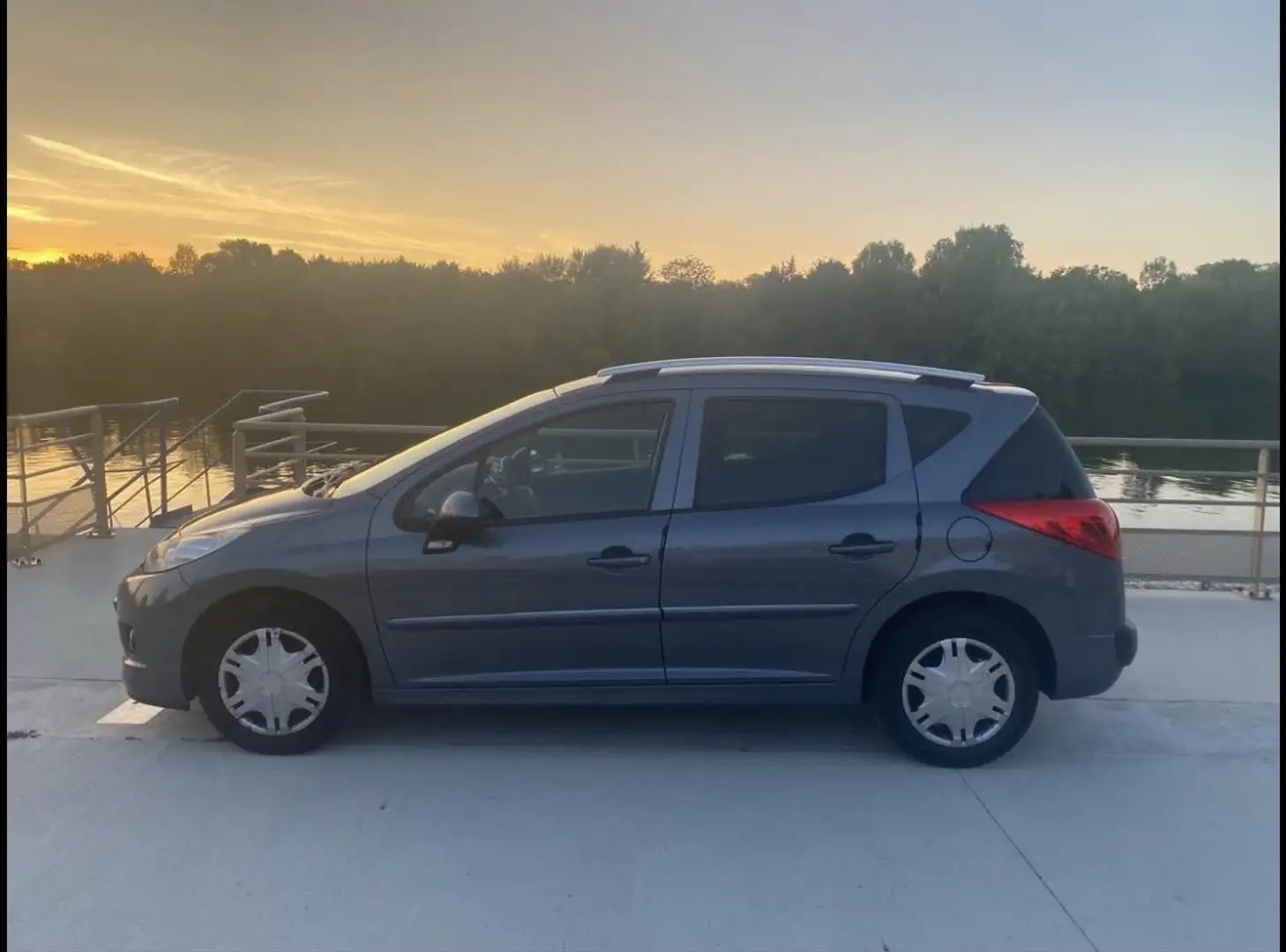 Peugeot 207 SW 1.4 VTi 95ch Série 64 - 2