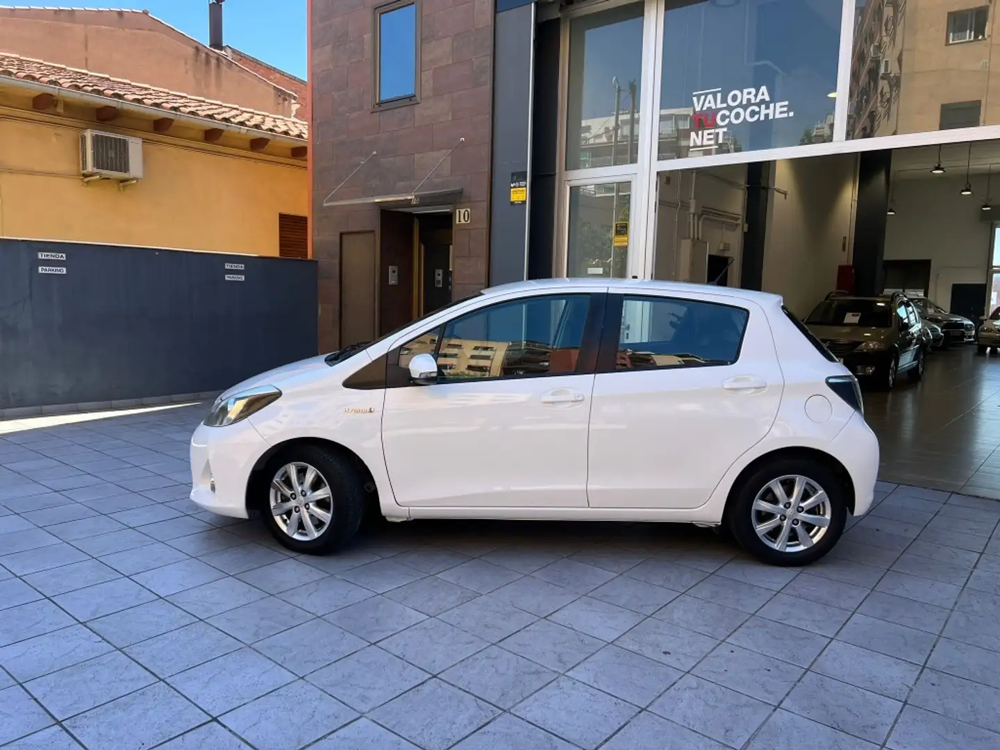 Toyota Yaris Hybrid 1.5 Advance Blanco - 2