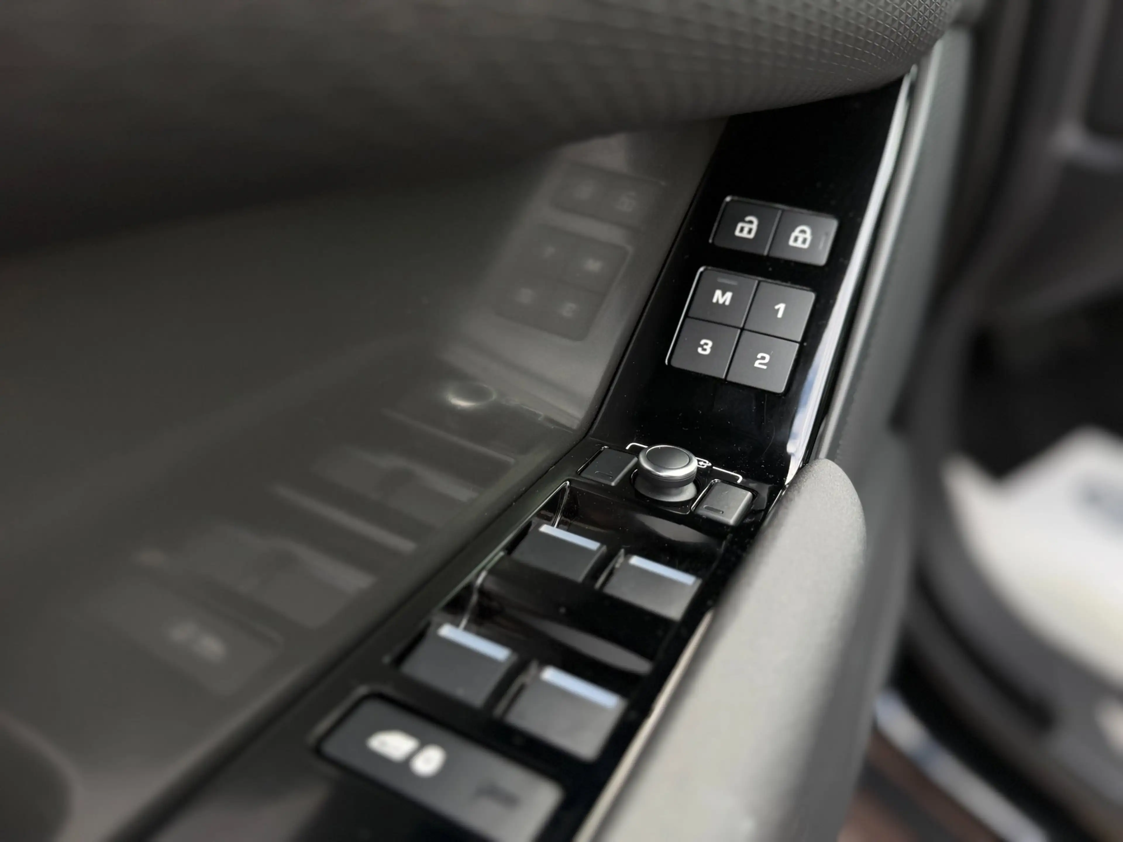 Land Rover Range Rover Velar 2.0 P400e S 2022 Full Black ! Pano BTW — photo 44