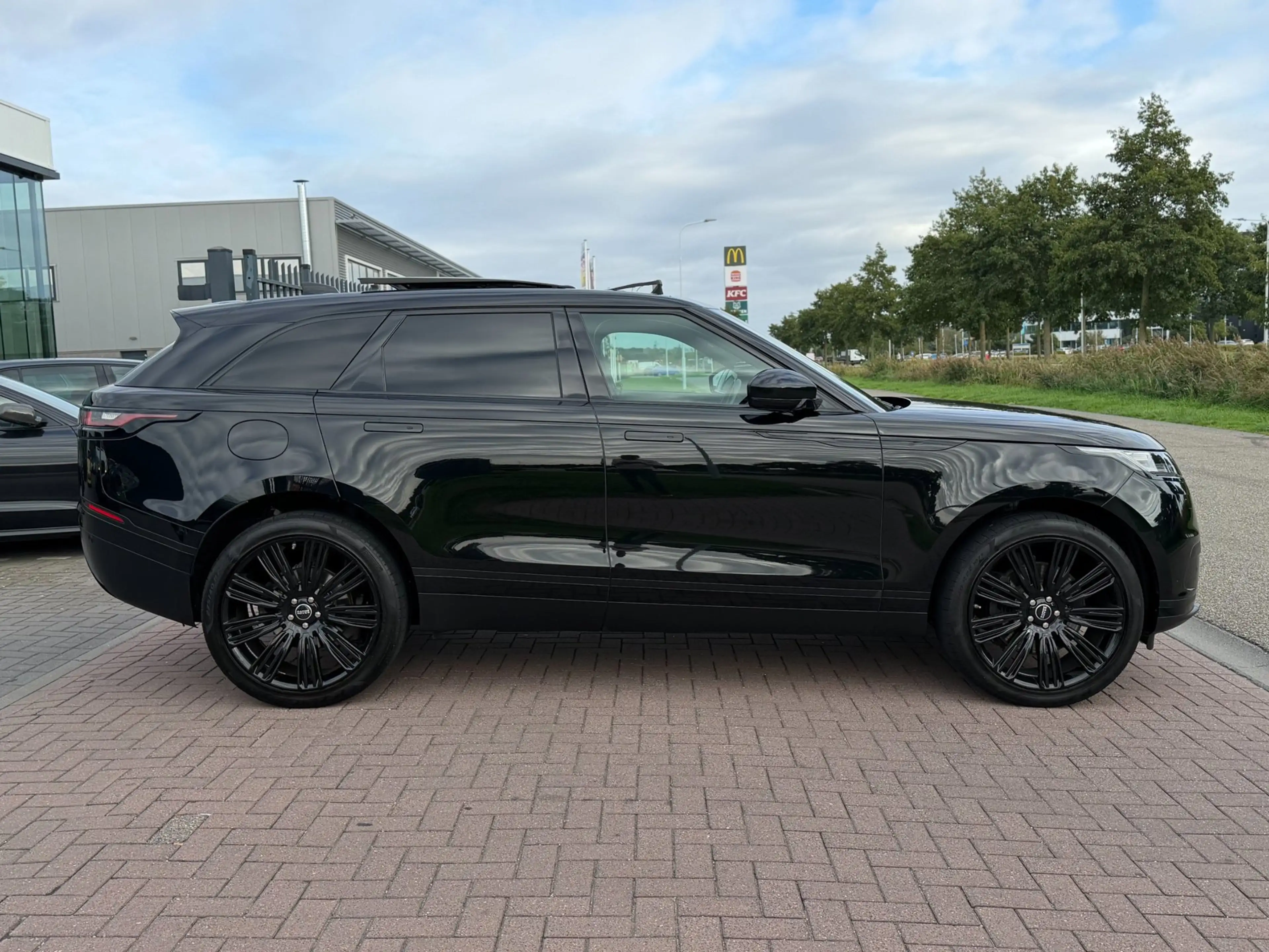 Land Rover Range Rover Velar 2.0 P400e S 2022 Full Black ! Pano BTW — photo 11