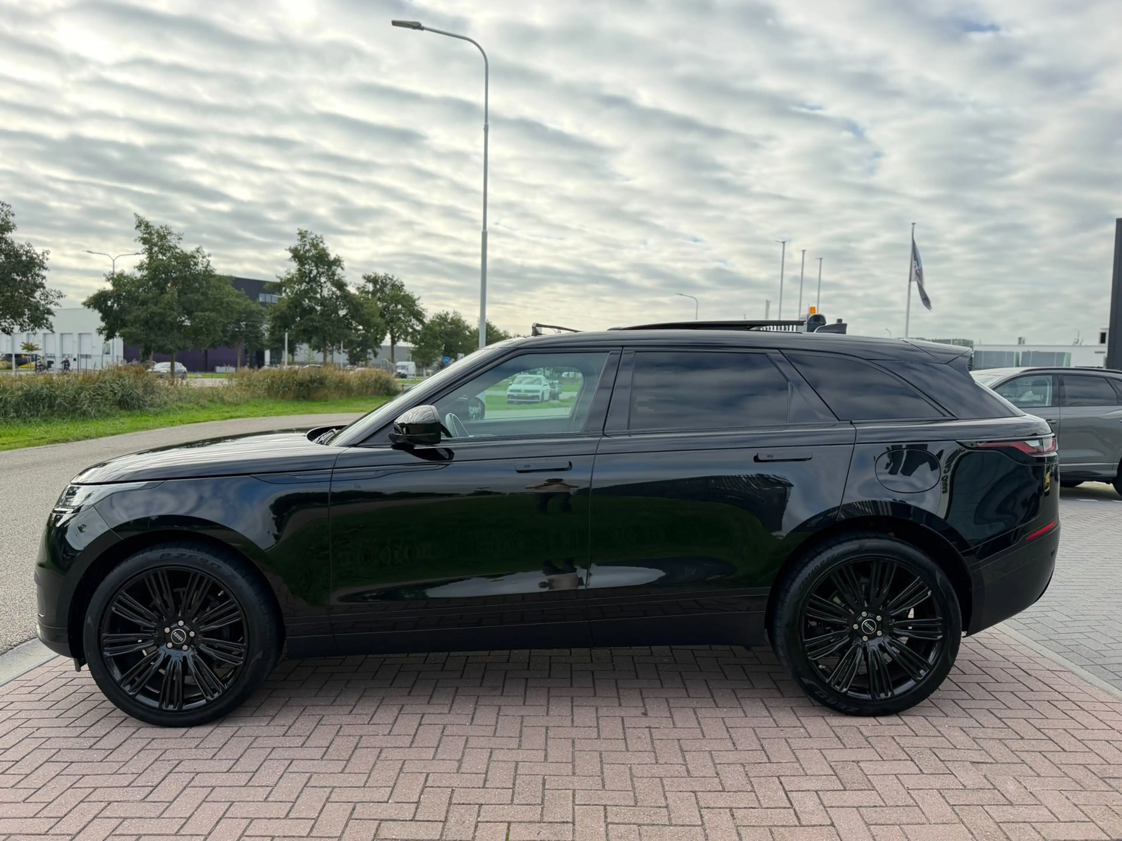 Land Rover Range Rover Velar 2.0 P400e S 2022 Full Black ! Pano BTW — photo 10