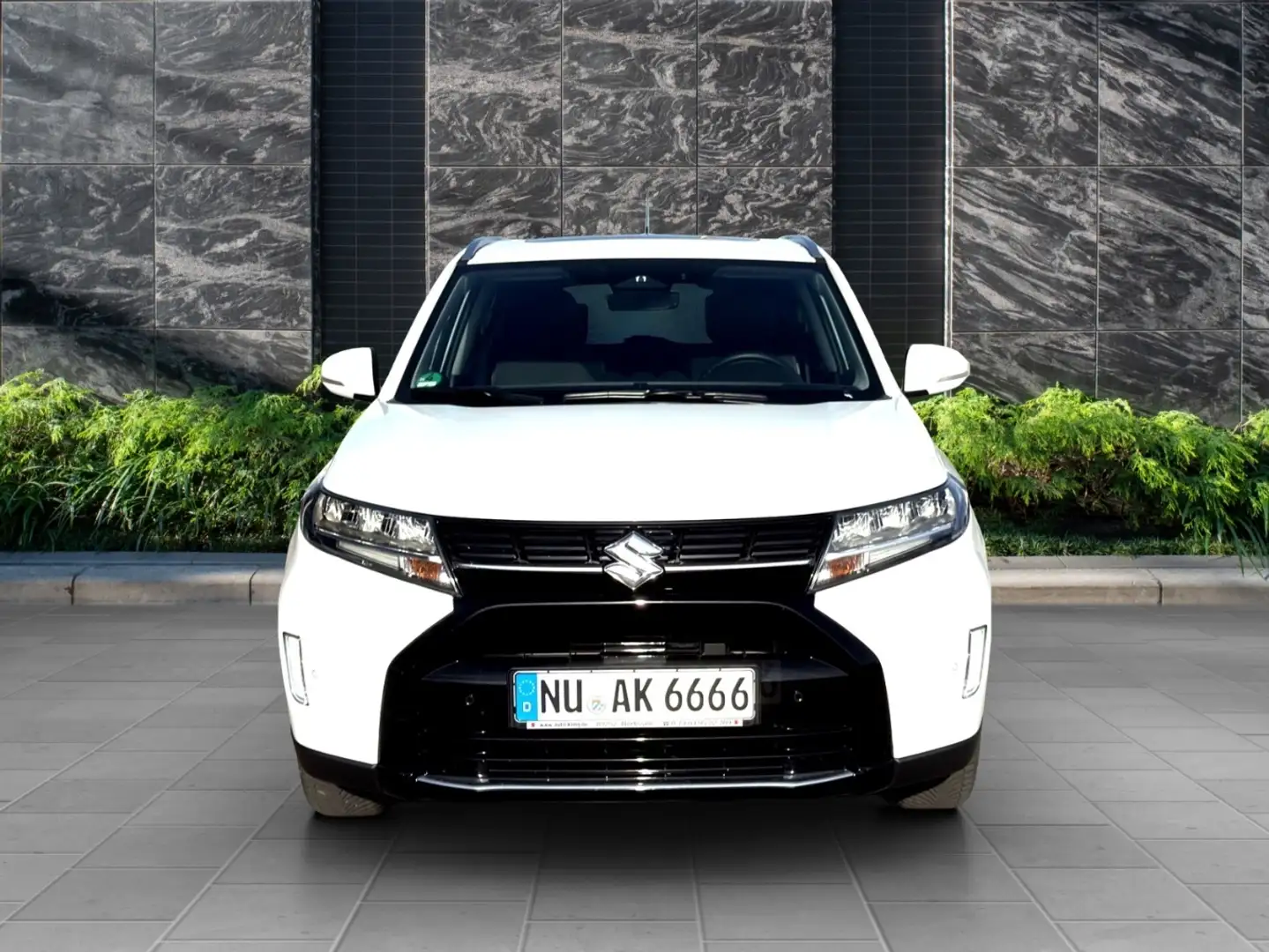 Suzuki Vitara 1.5 Hybrid Comfort+ 4x2 Weiß - 2