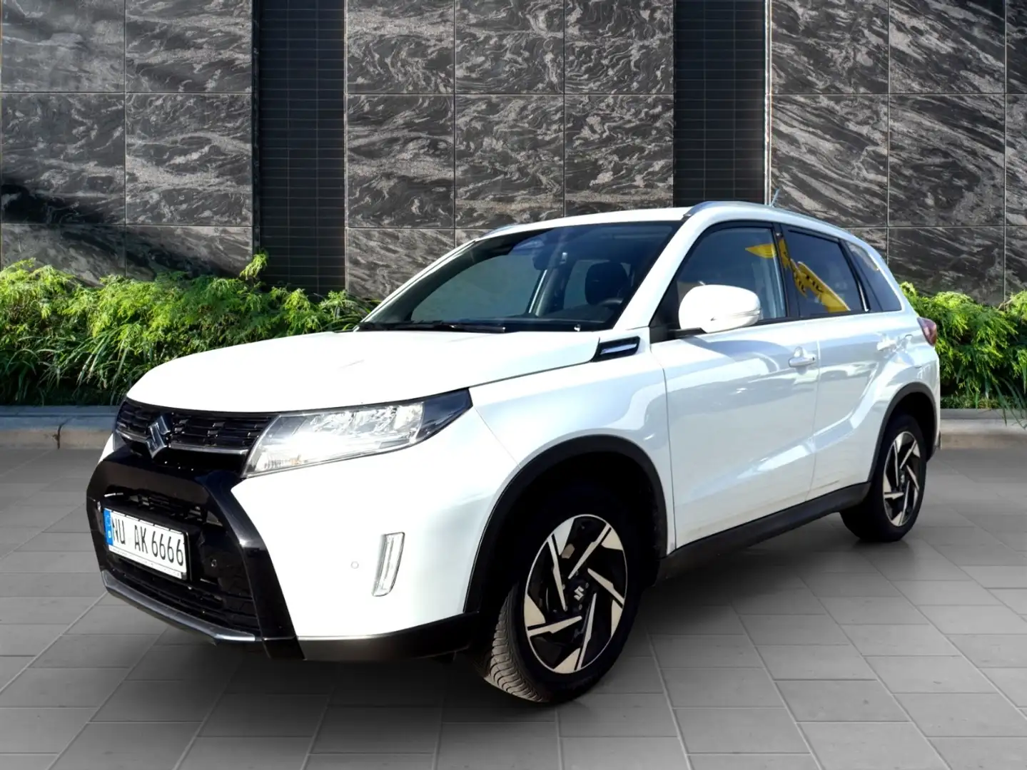 Suzuki Vitara 1.5 Hybrid Comfort+ 4x2 Weiß - 1