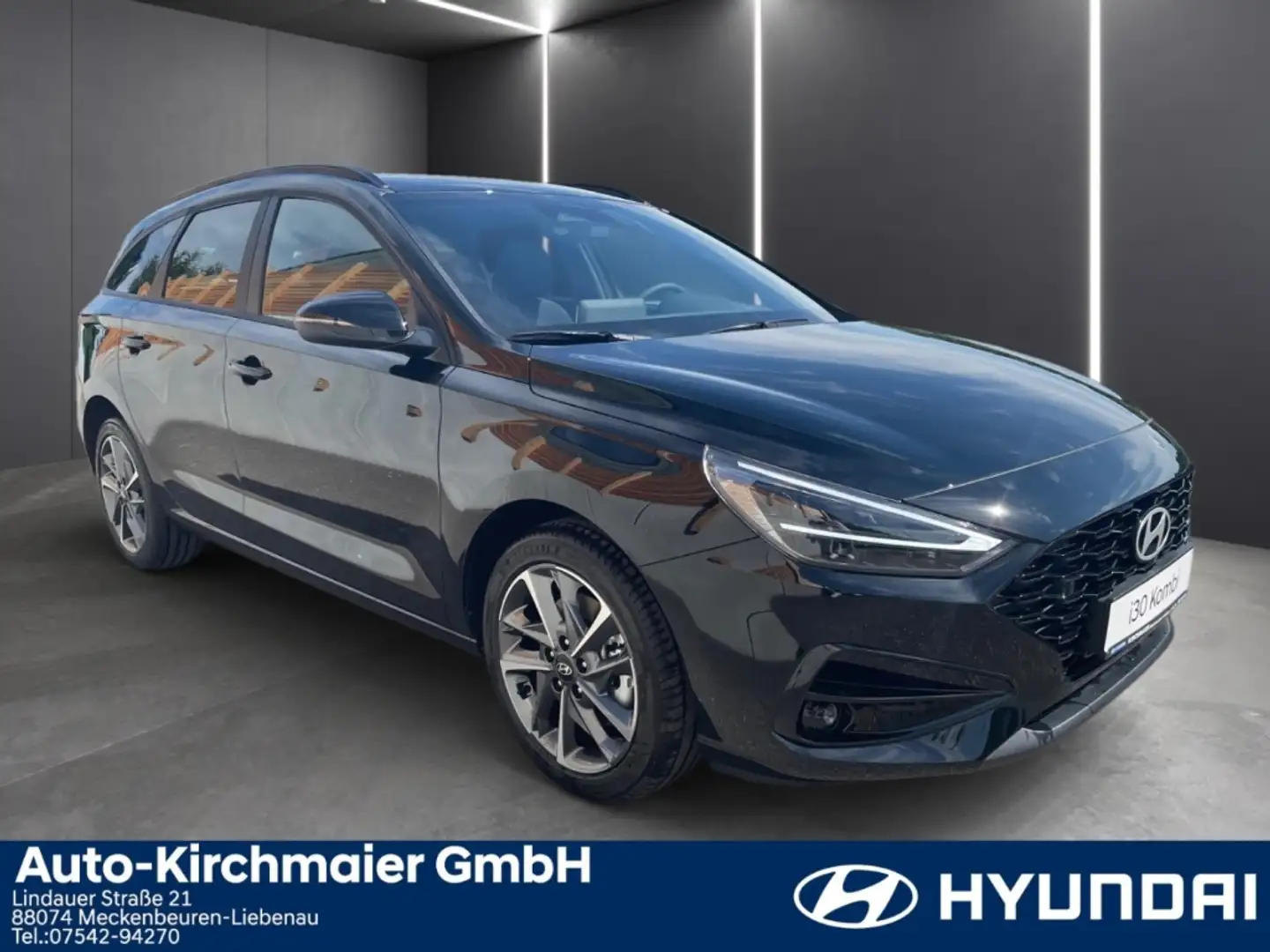 Hyundai i30 Kombi Advantage Mild-Hybrid 1.5 T-GDI Navi LED R-C Zwart - 2