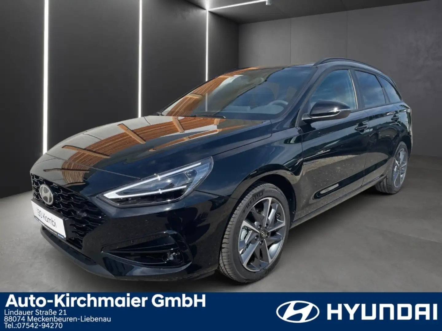 Hyundai i30 Kombi Advantage Mild-Hybrid 1.5 T-GDI Navi LED R-C Zwart - 1