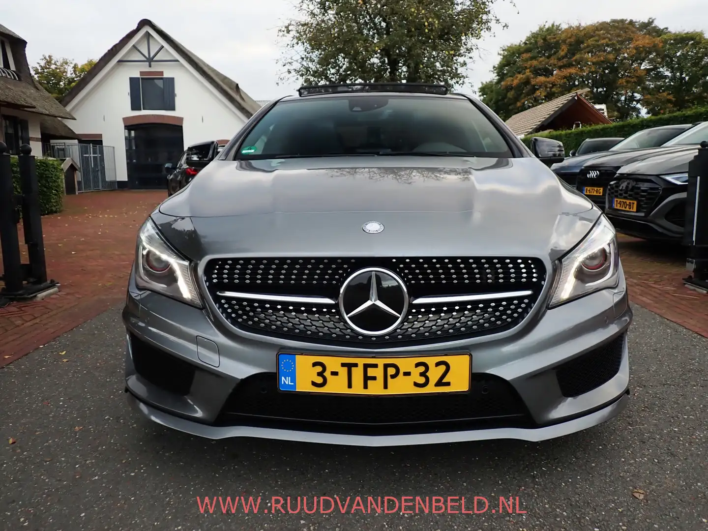 Mercedes-Benz CLA 250 AMG ADAP.CRUISE PANODAK/SPORTLEER/CAMERA/H&K Grau - 2