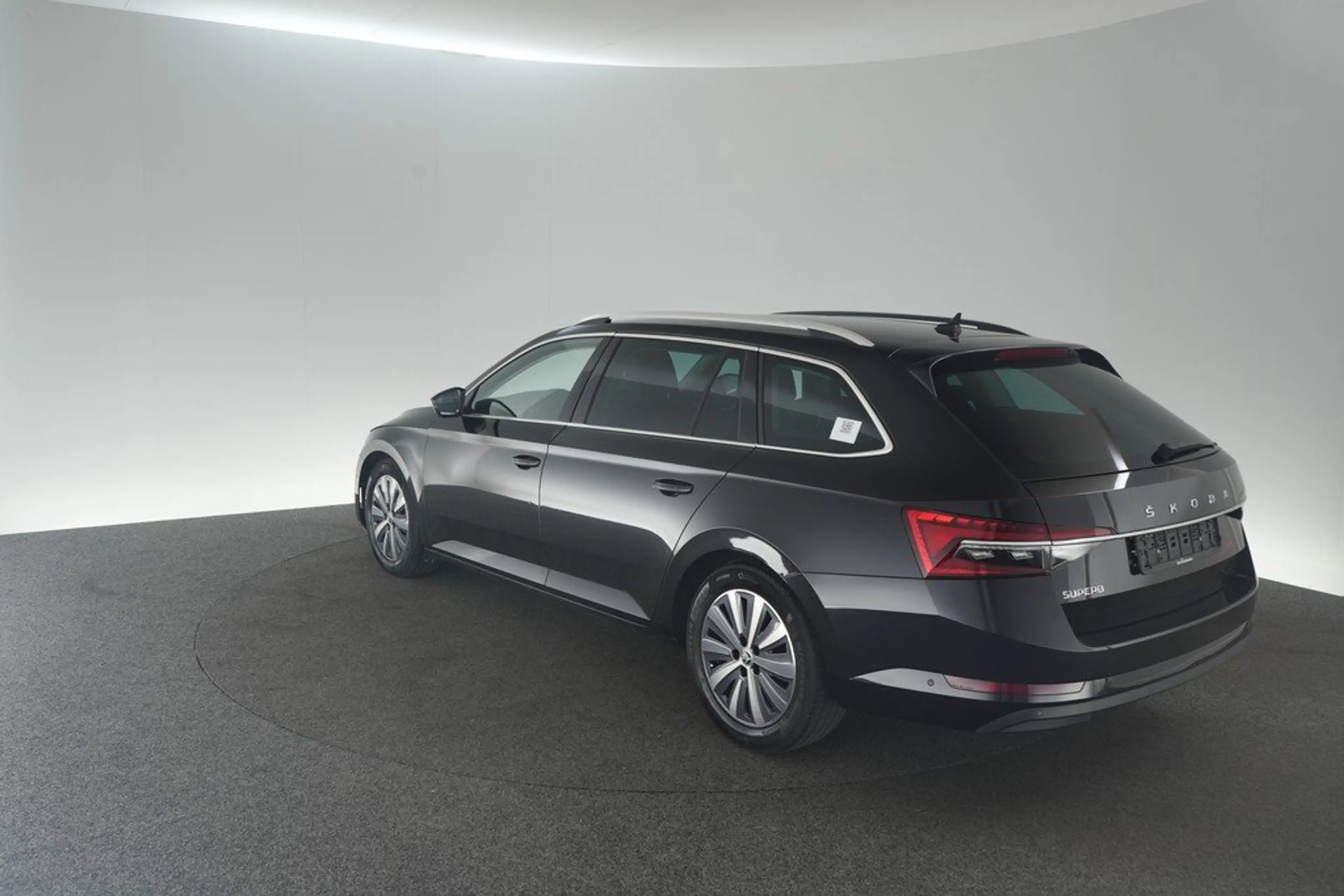 Skoda Superb Combi 2.0 TDI DSG Style Matrix ACC — photo 8