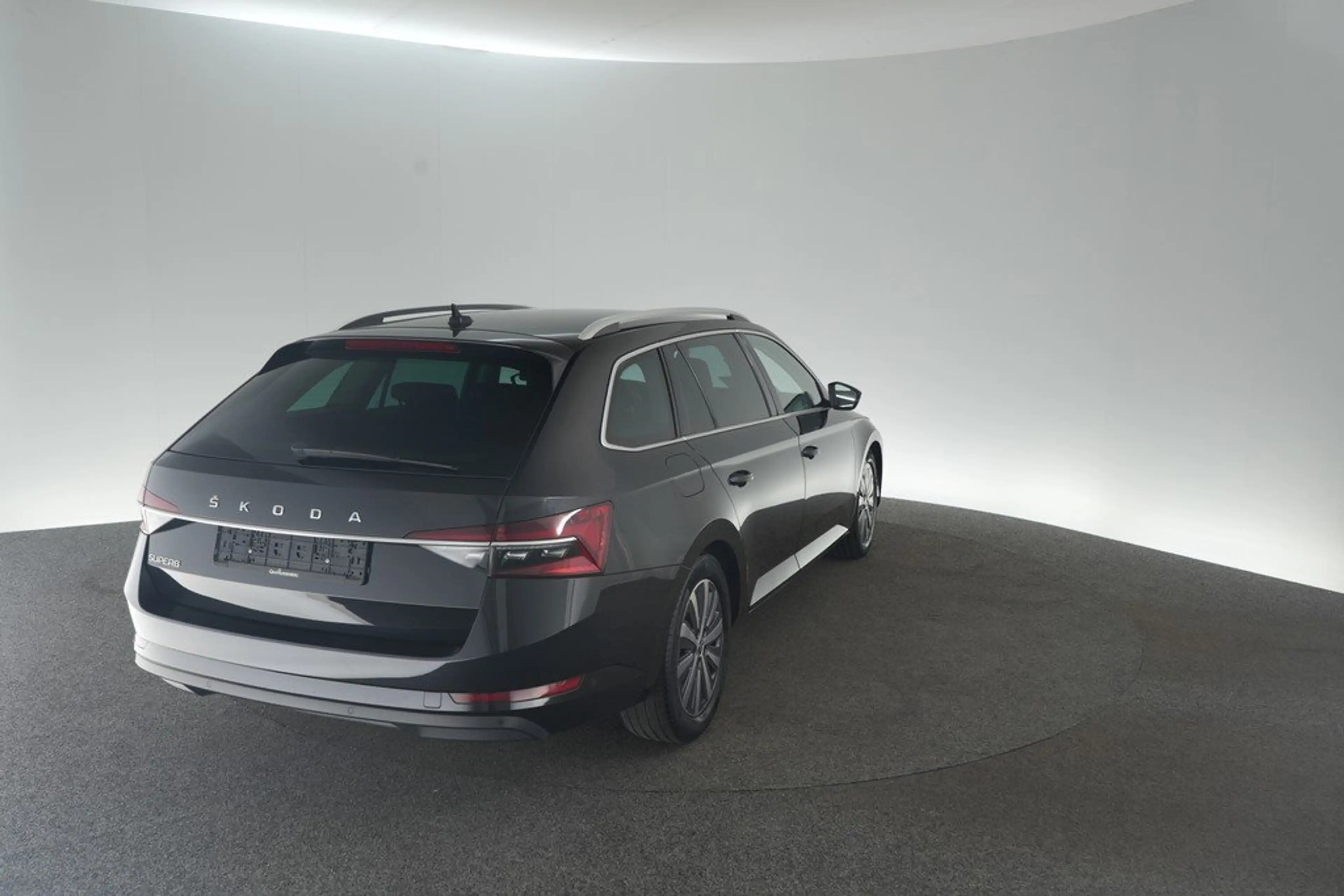 Skoda Superb Combi 2.0 TDI DSG Style Matrix ACC — photo 2