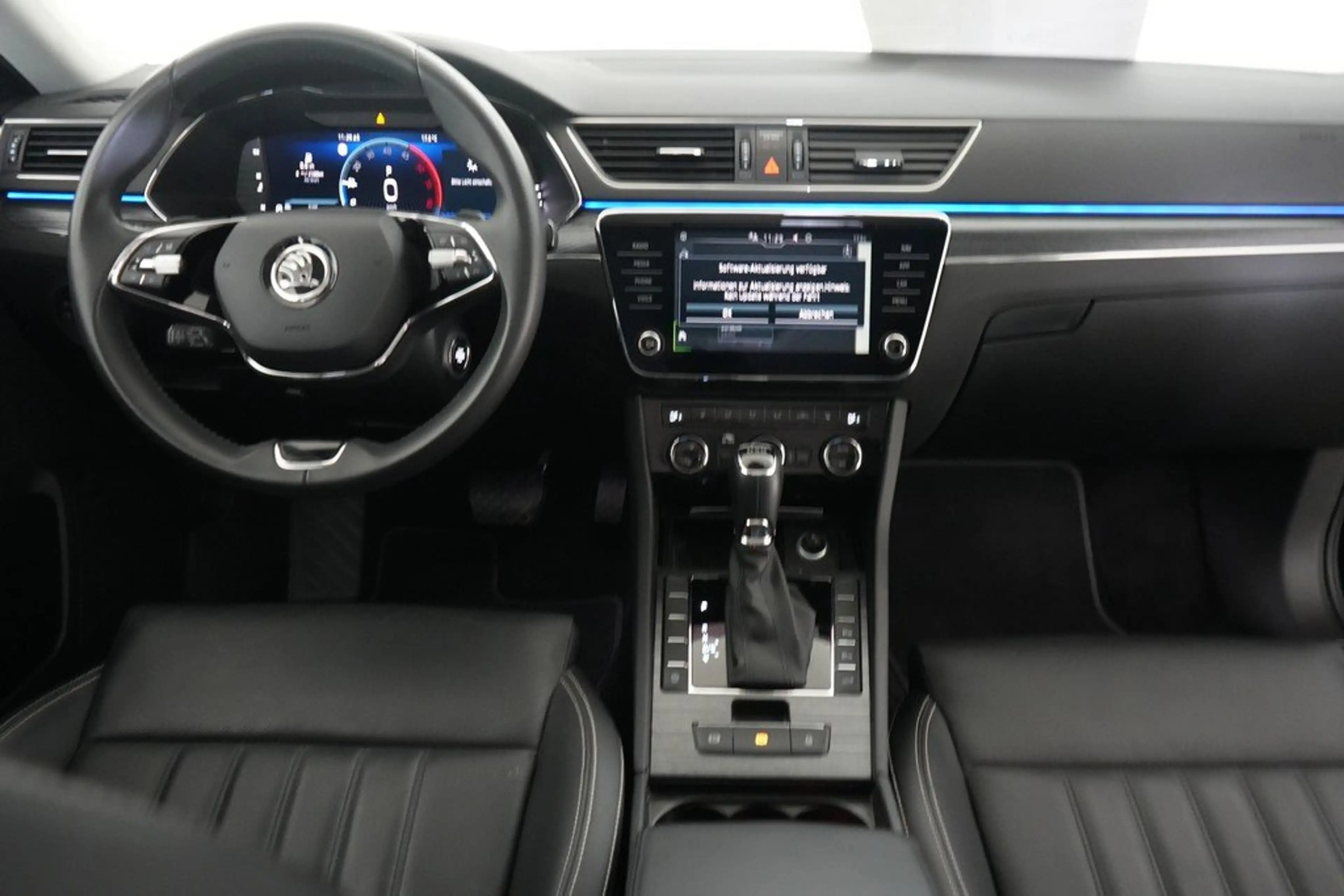 Skoda Superb Combi 2.0 TDI DSG Style Matrix ACC — photo 11