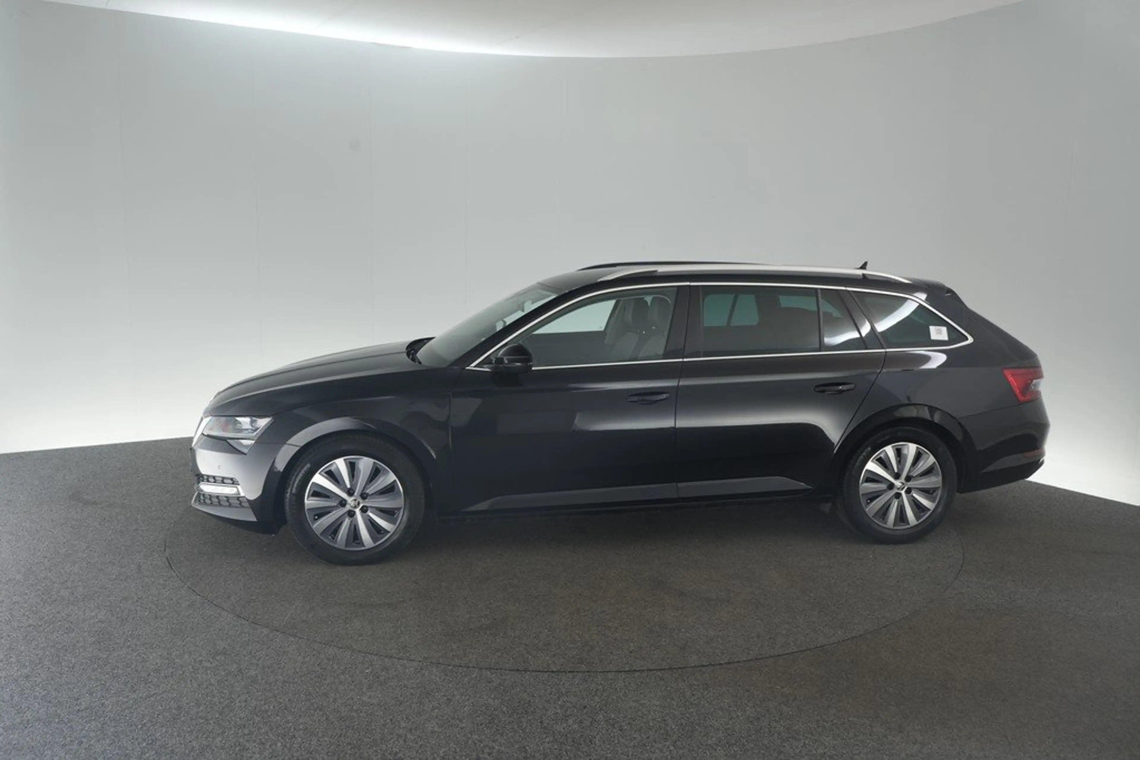 Skoda Superb Combi 2.0 TDI DSG Style Matrix ACC — photo 5