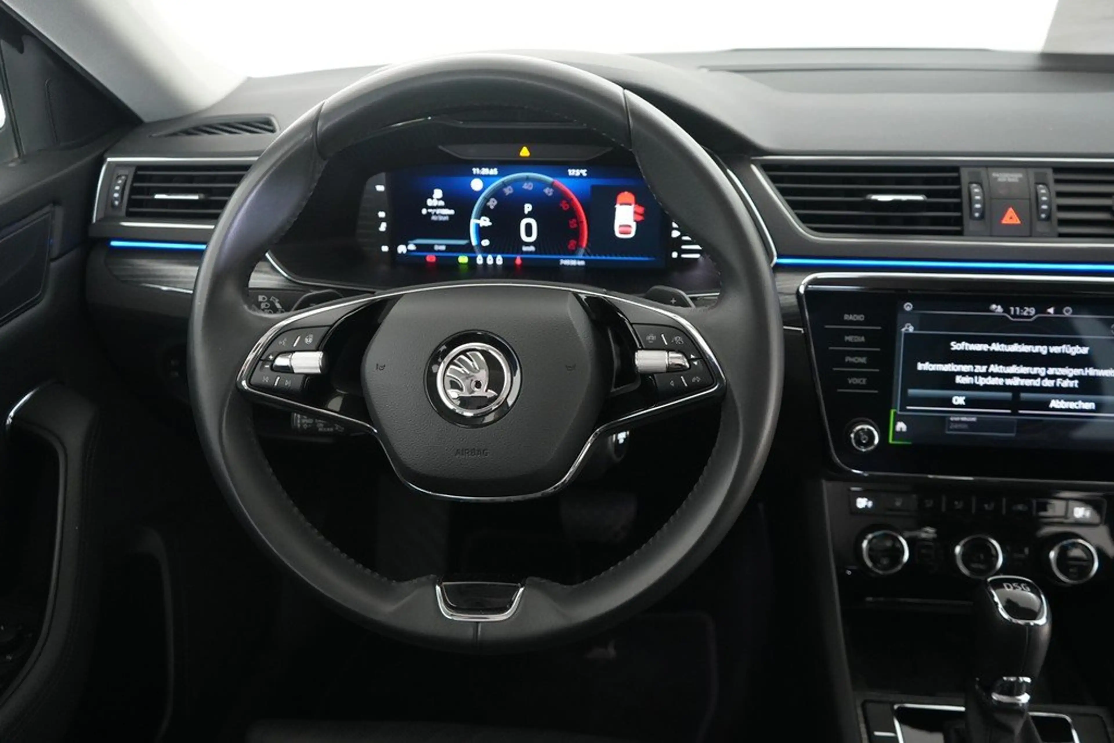 Skoda Superb Combi 2.0 TDI DSG Style Matrix ACC — photo 12