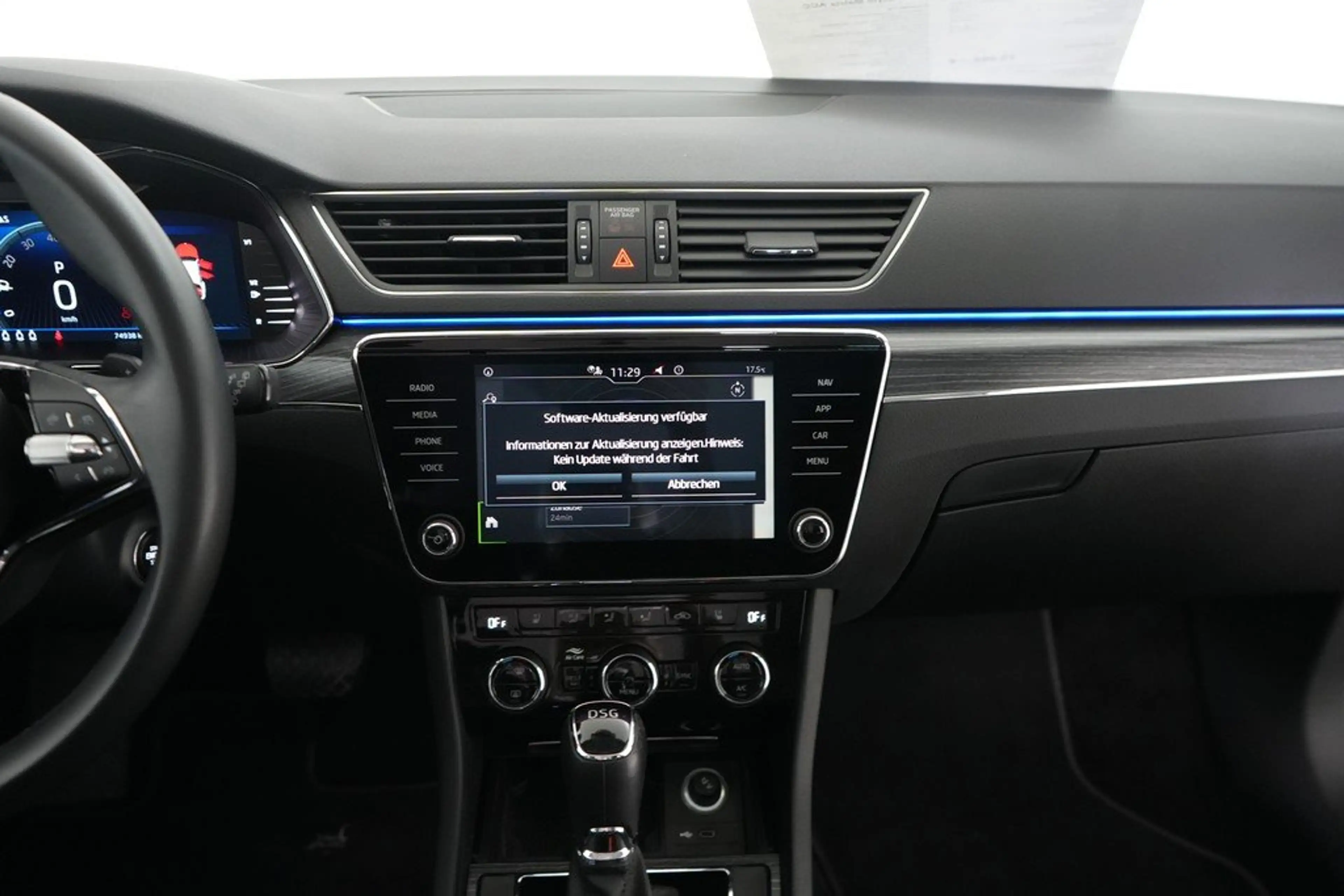 Skoda Superb Combi 2.0 TDI DSG Style Matrix ACC — photo 13