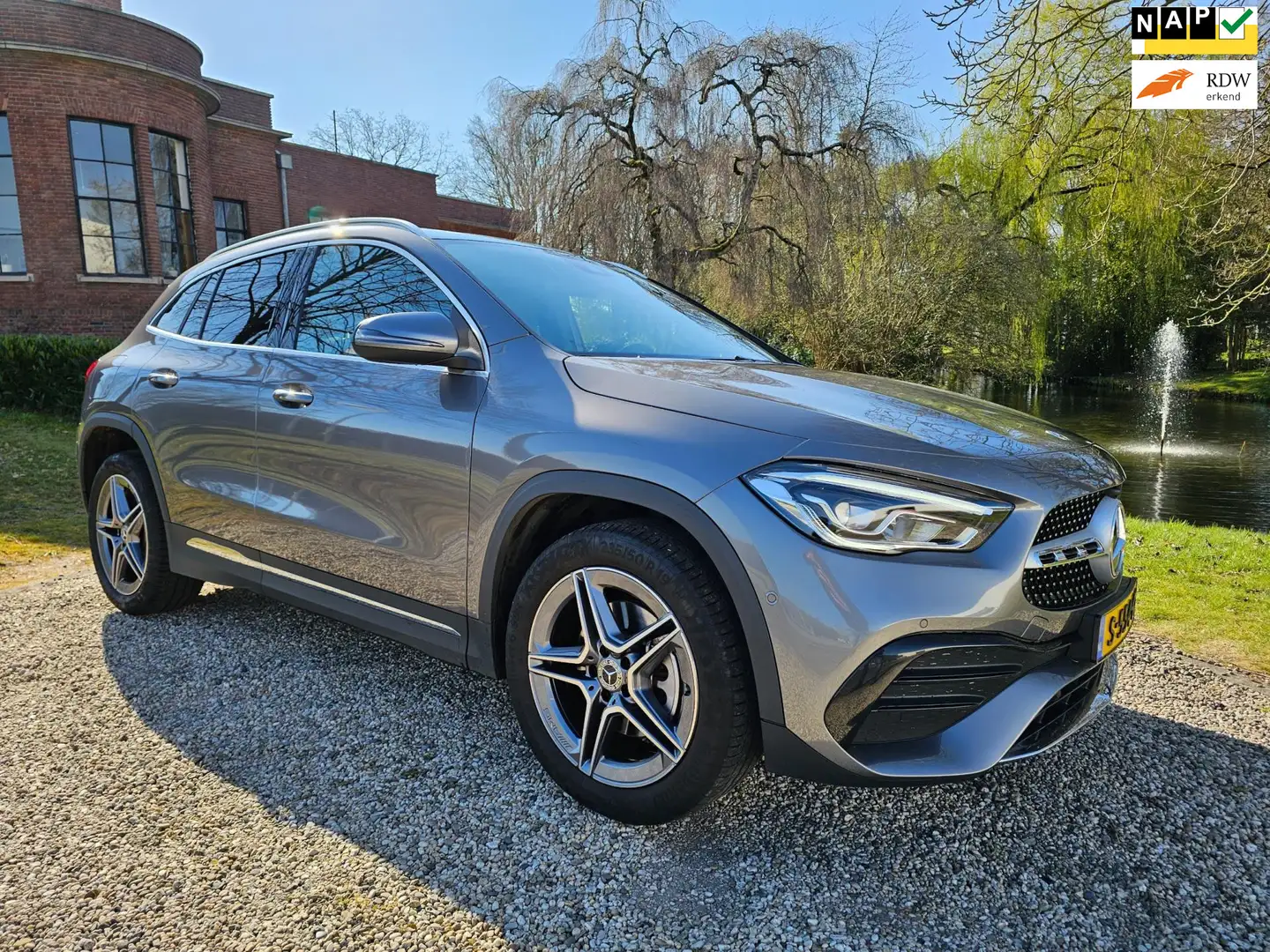 Mercedes-Benz GLA 250 e AMG Line AUTOMAAT/panorama/NIEUWSTAAT Grau - 1