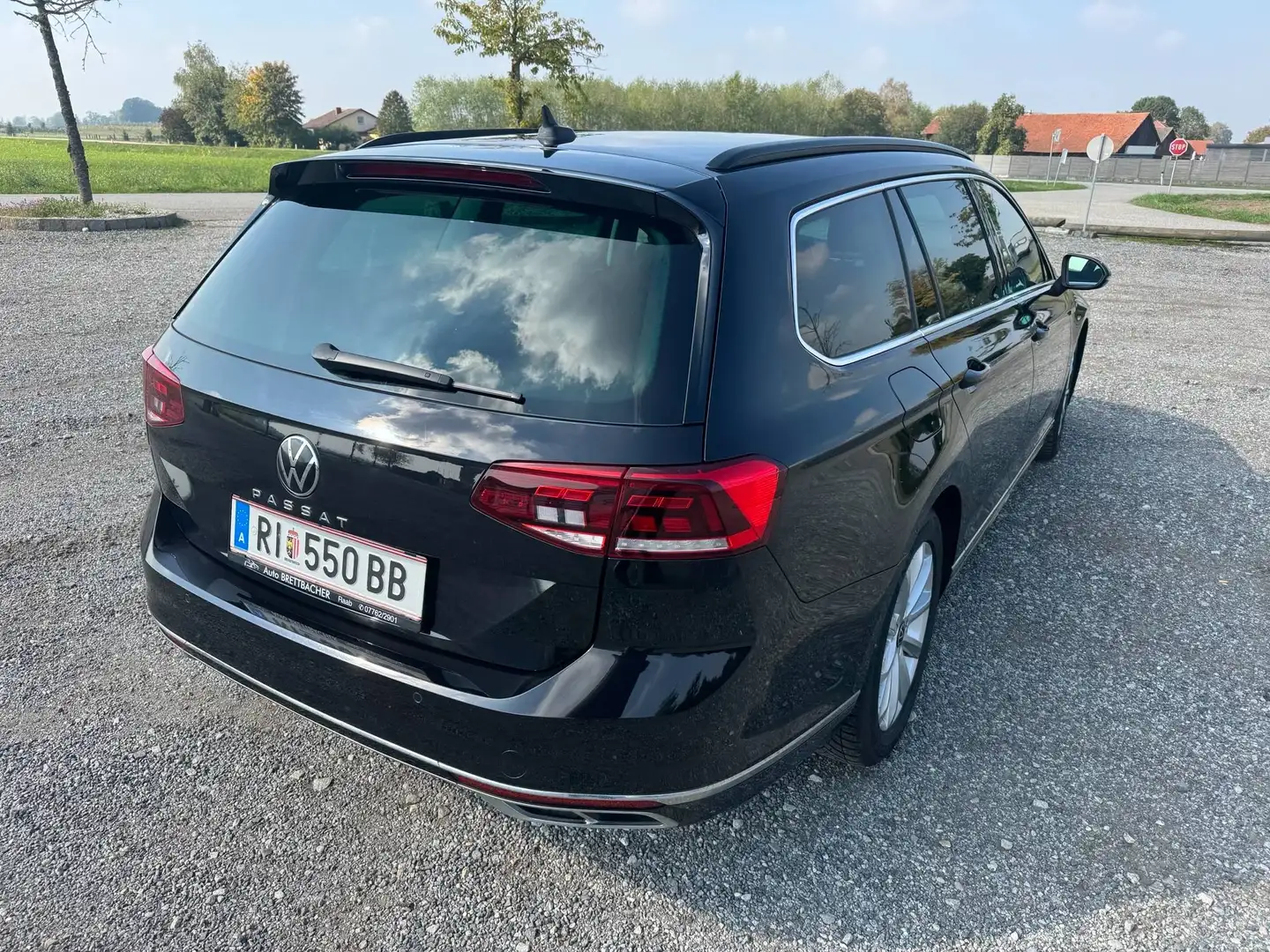 Volkswagen Passat Variant Passat Variant R-Line Business AHK 2,0 SCR TDI DSG Elegance Schwarz - 2