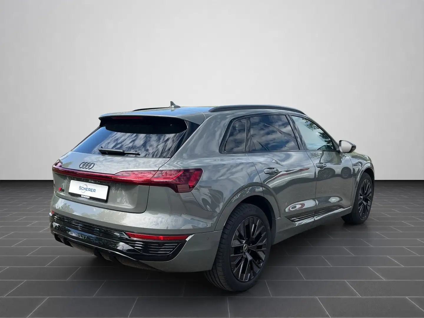 Audi Q8 e-tron 55 S line Matrix/Alu21"/AHK/air susp./ Grau - 2