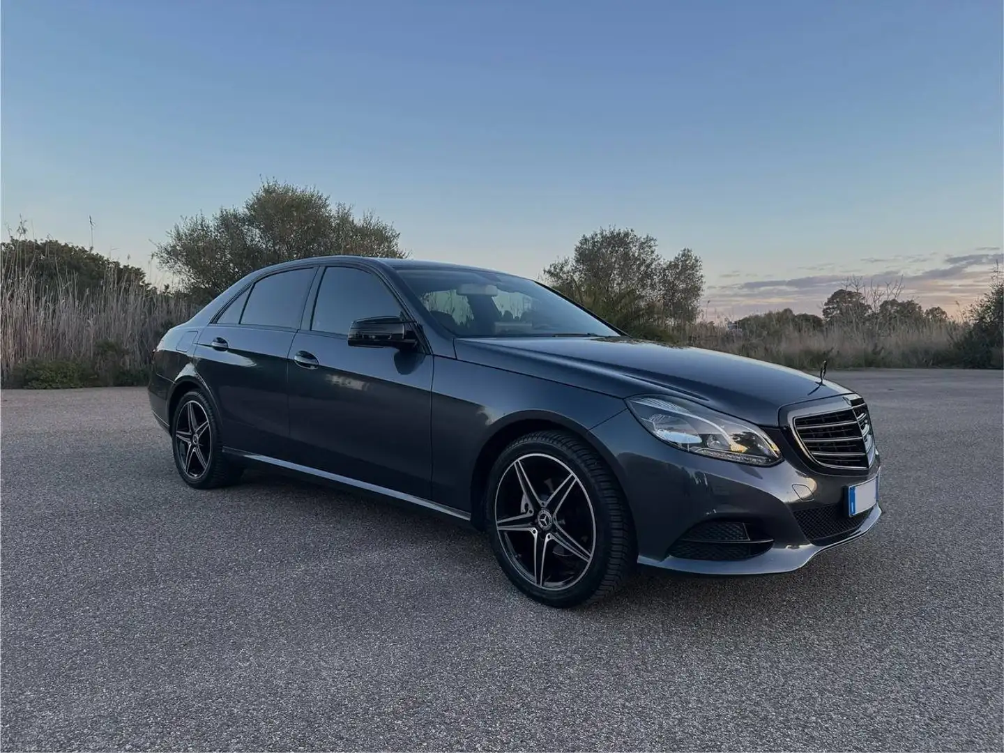 Mercedes-Benz E 200 AMG line Grigio - 1