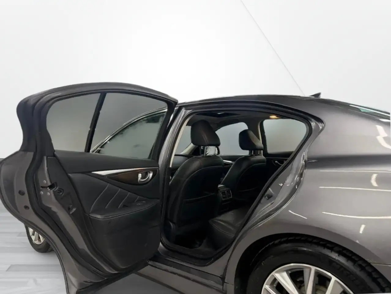 Infiniti Q50 снимка Infiniti Q50