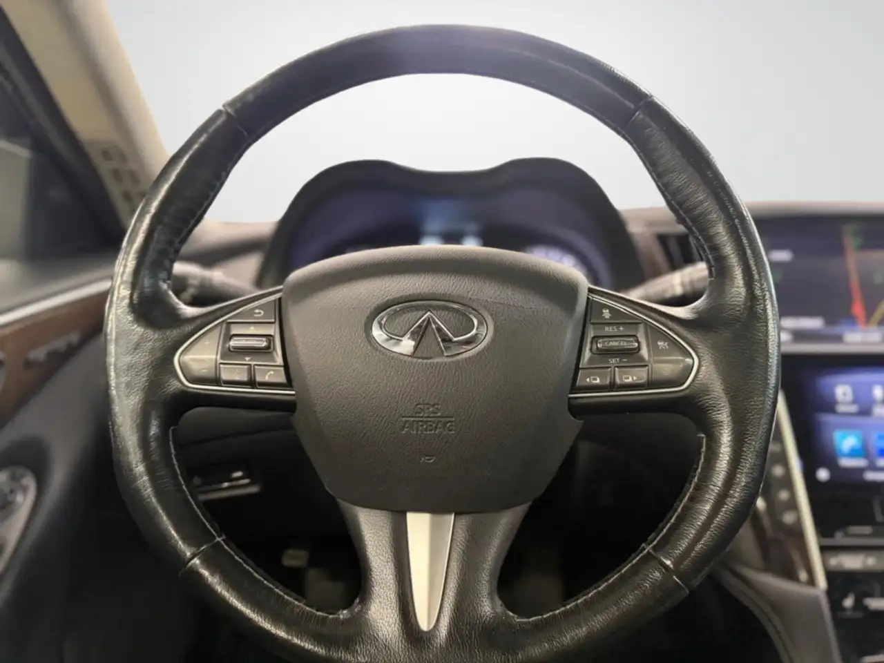 Infiniti Q50 снимка Infiniti Q50