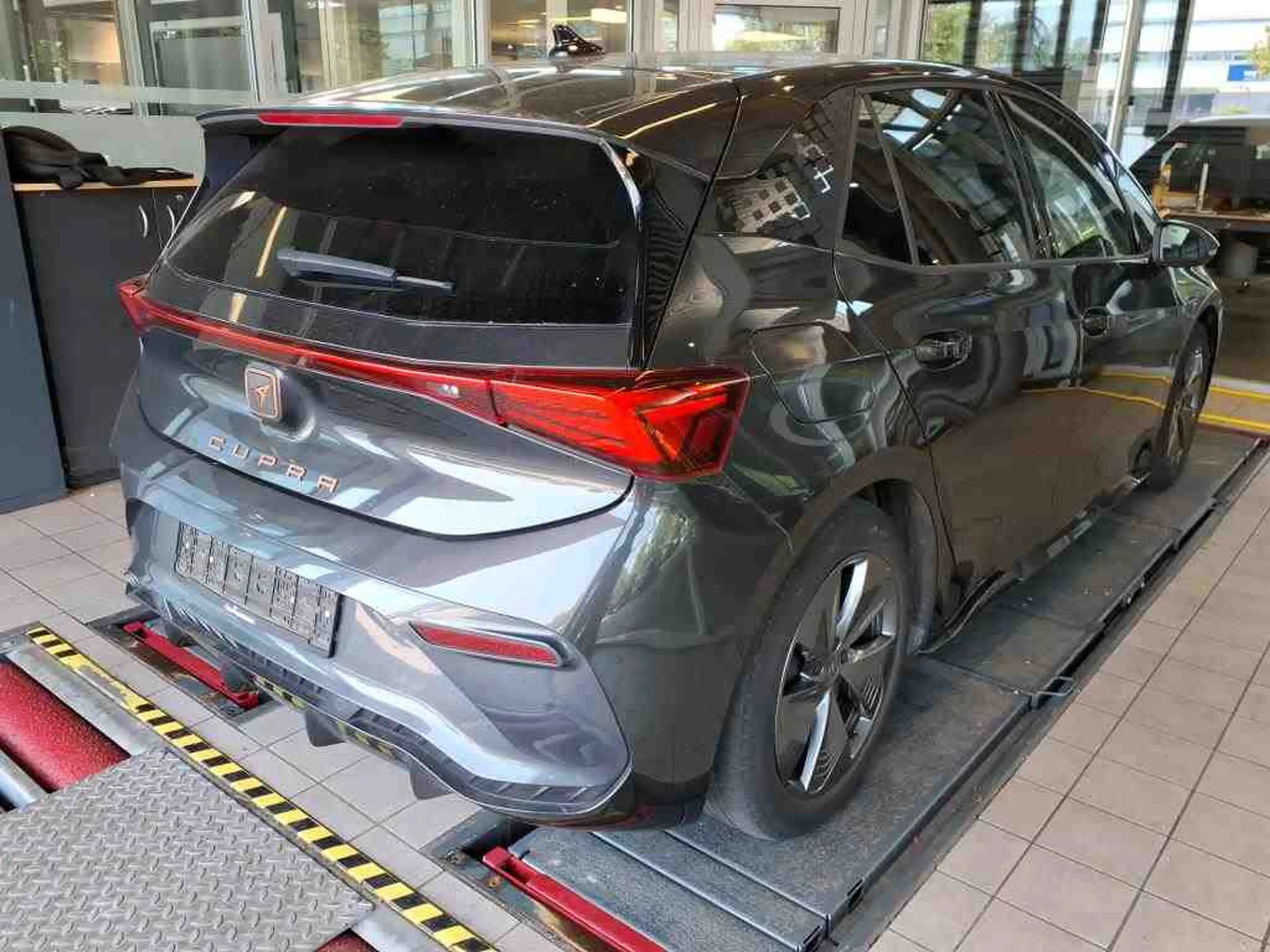 CUPRA Born electric*WÄRMEPUMPE*LED*KAMERA*PDC*SHZ*NAVI — photo 3