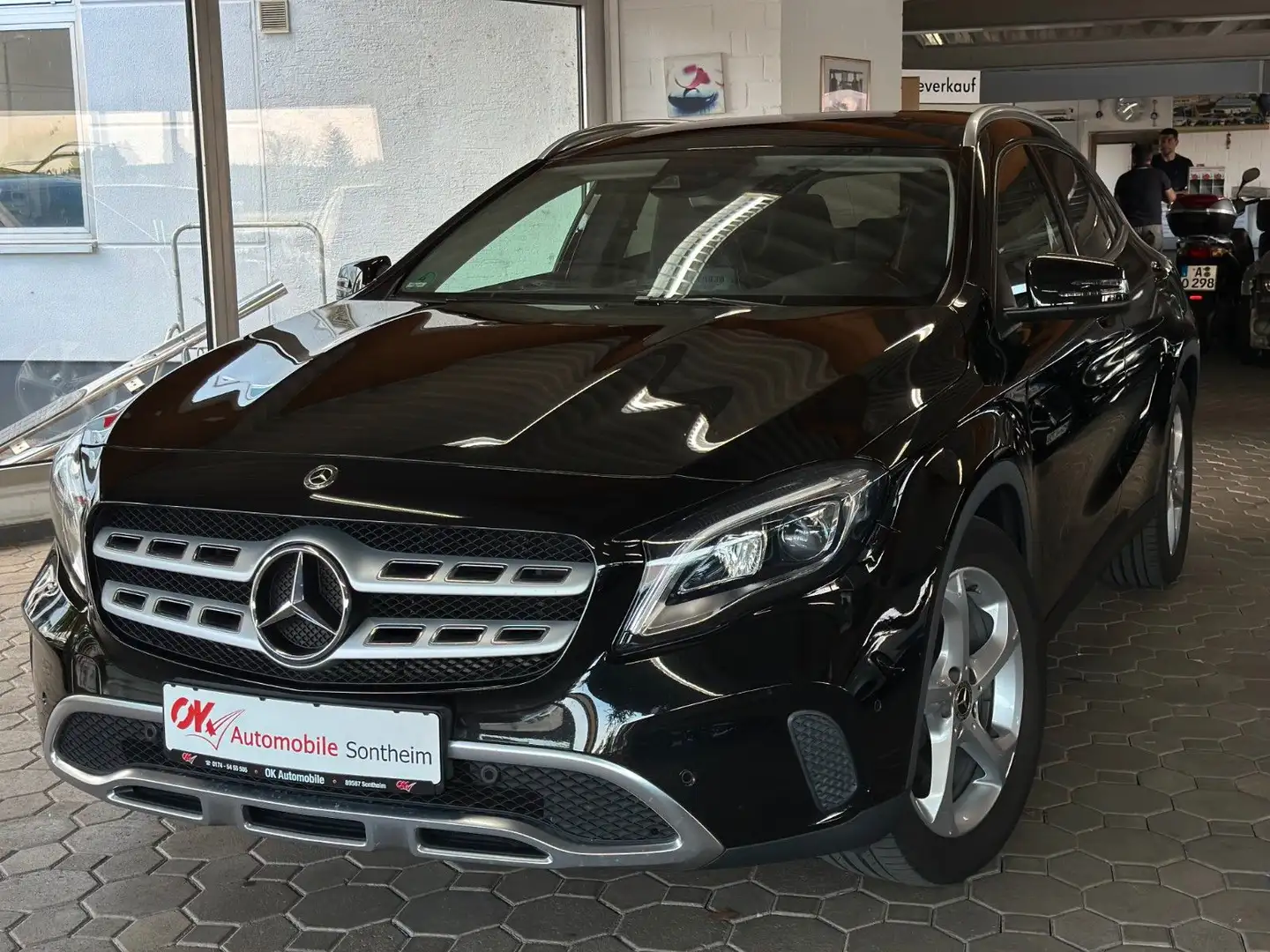 Mercedes-Benz GLA 180 Urban*SHZ*PDC*Temp*Nav*LED*Ambiente Noir - 1