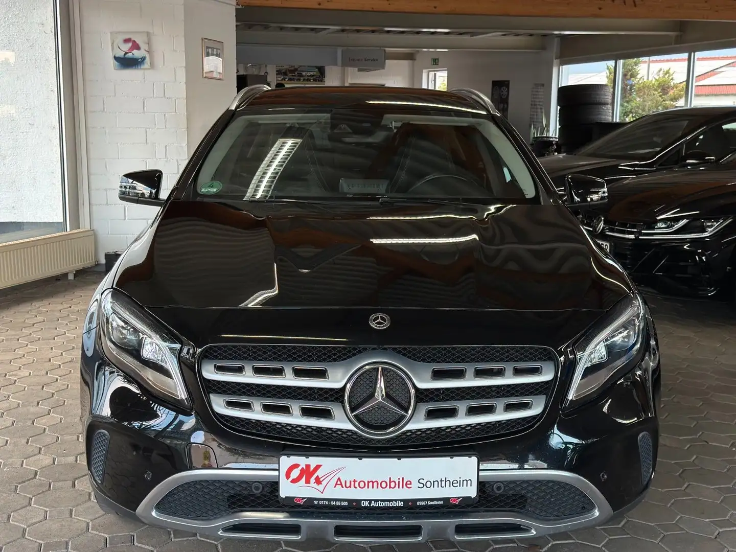 Mercedes-Benz GLA 180 Urban*SHZ*PDC*Temp*Nav*LED*Ambiente Noir - 2