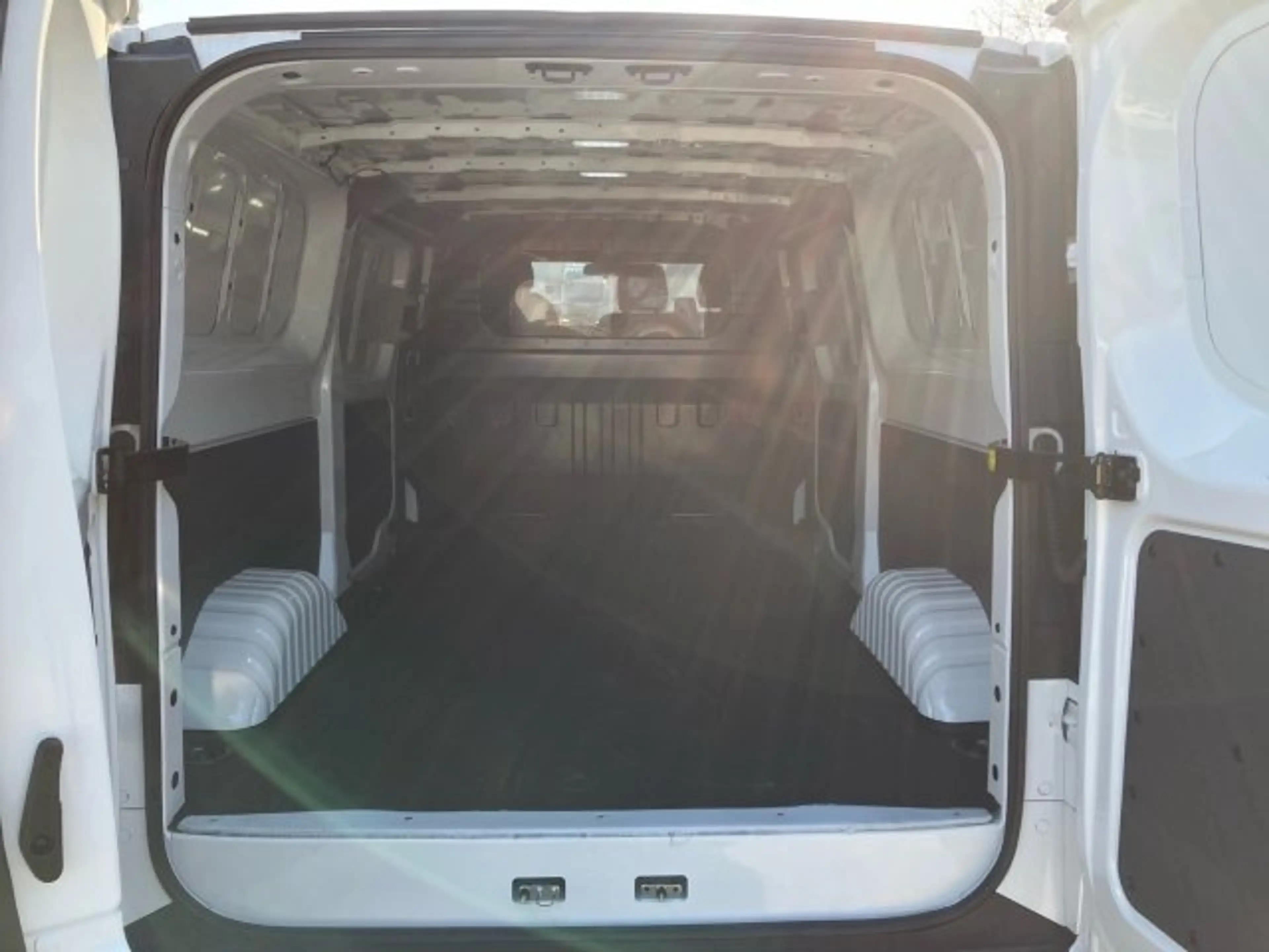 Maxus eDeliver 3 EDEL7 eDeliver7 AWD 88kWh L2H1 7al2h1-PD — photo 6