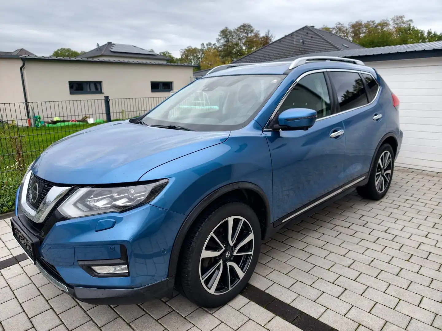 Nissan X-Trail X-TRAIL 1,6 DIG-T Tekna Tekna Blau - 1