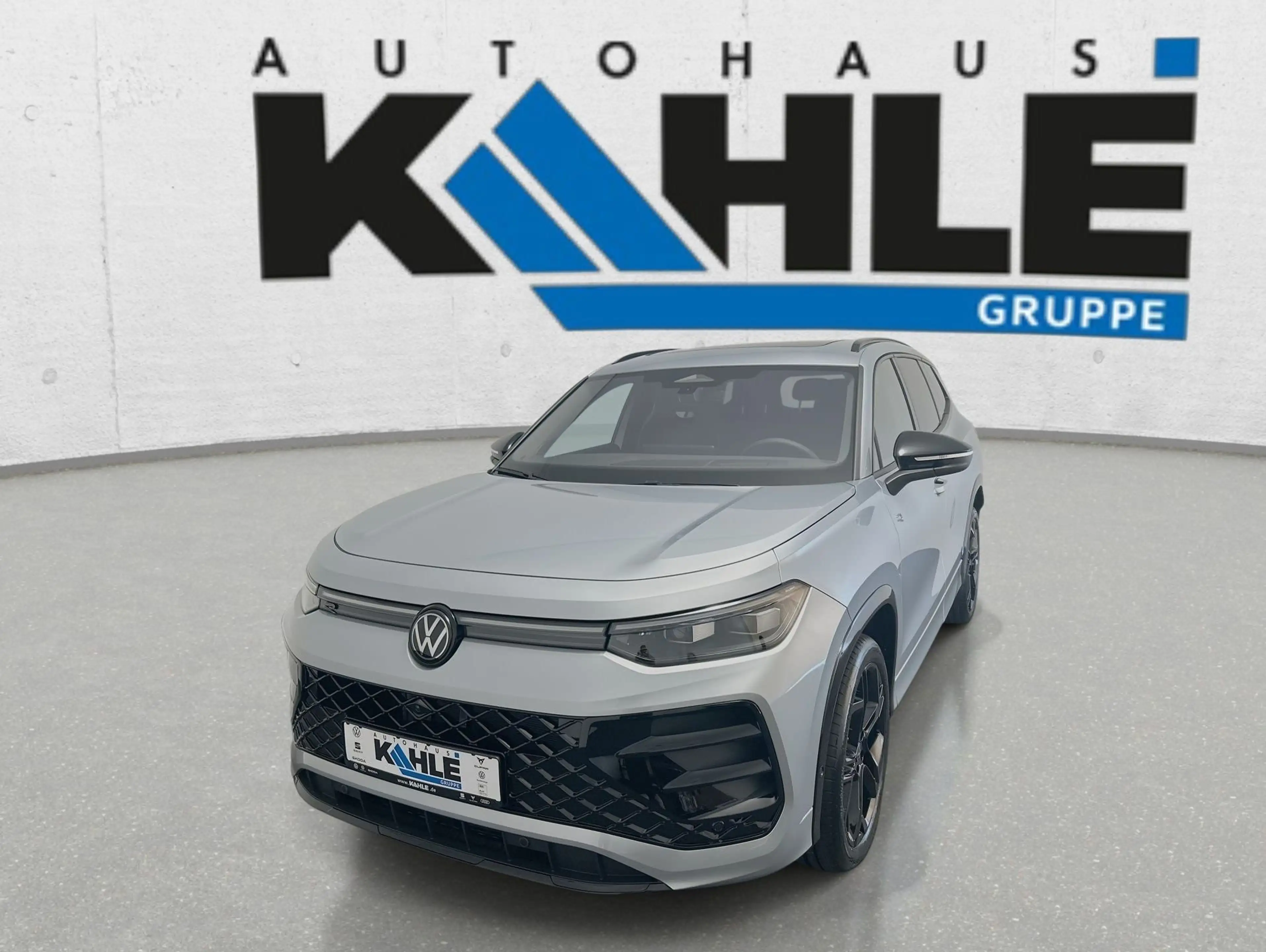 Volkswagen Tayron R-Line 1.5 l eTSI CarPlay Pano Black ACC — photo 2