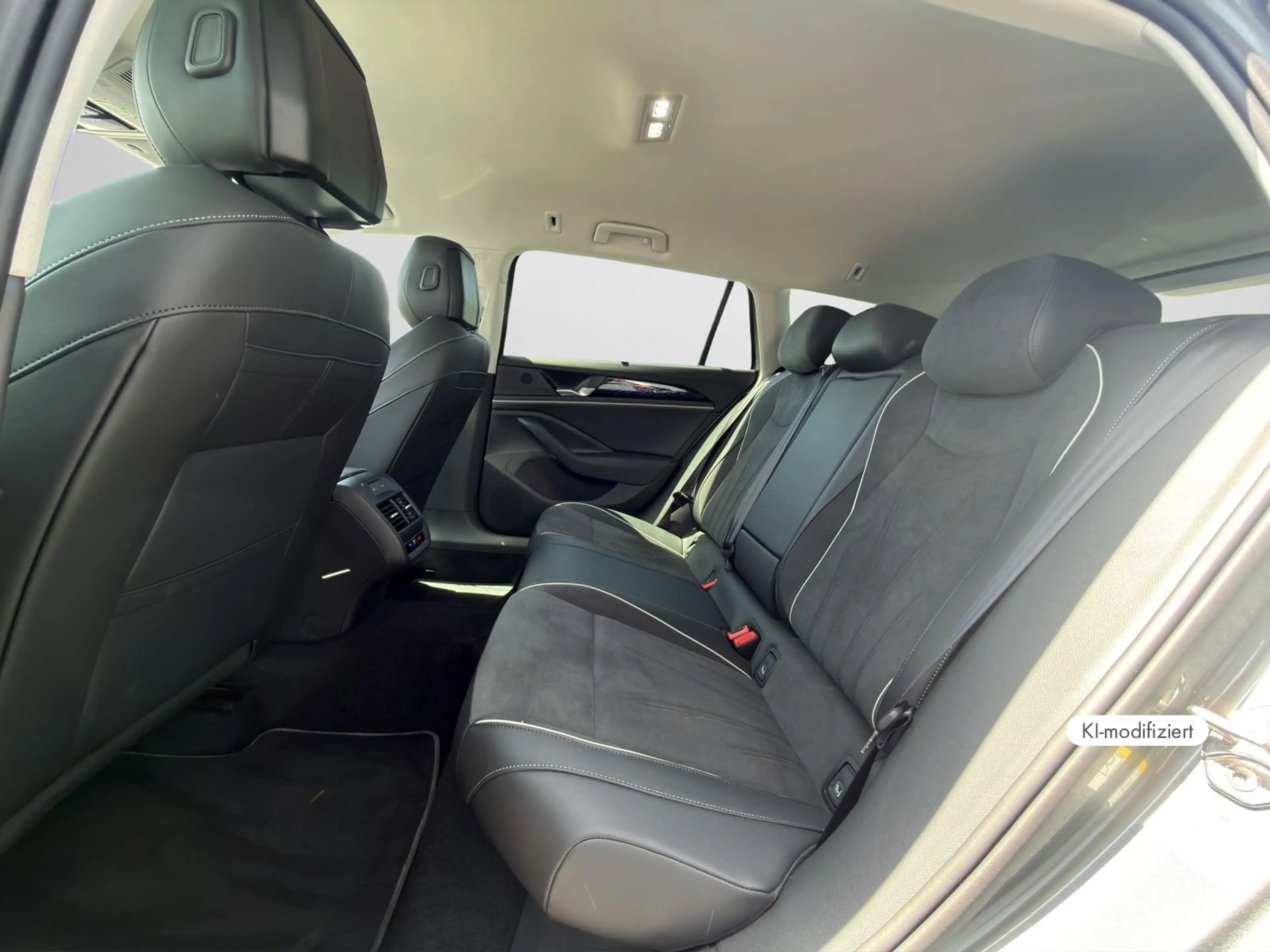 Volkswagen Passat Variant Elegance 2.0 TDI DSG AHK 360°KAM — photo 14