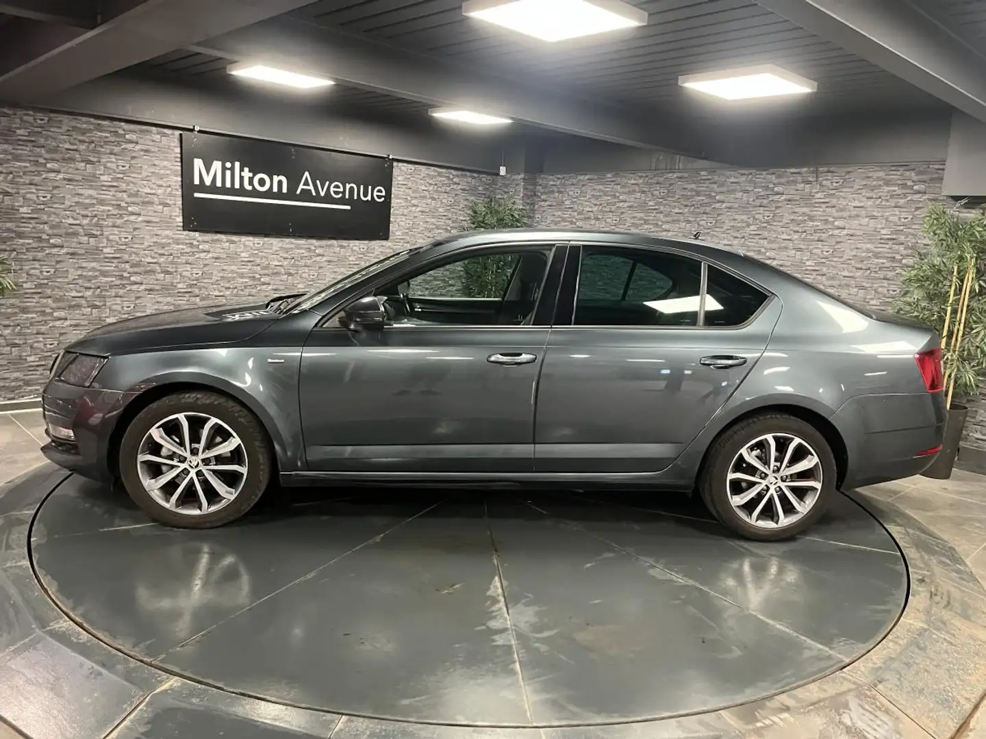 Skoda Octavia Octavia 2.0 TDI - 150 - BV DSG Edition Gris - 2