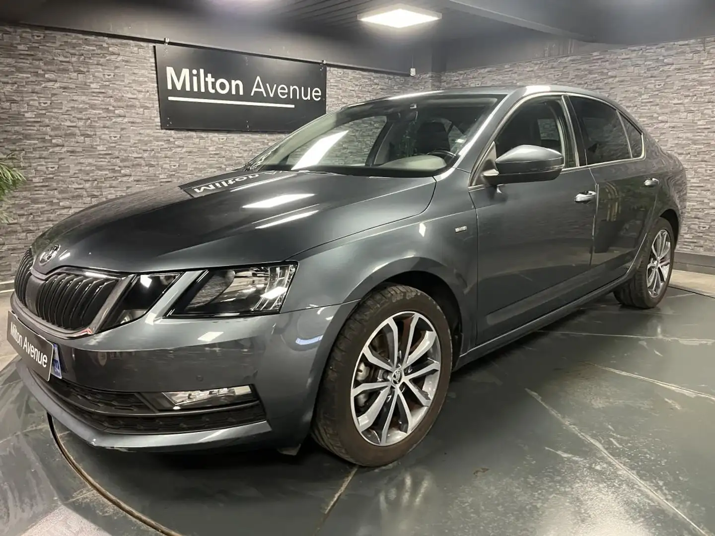 Skoda Octavia Octavia III (2) 2.0 TDI SCR 150 EDITION DSG7 Gris - 1