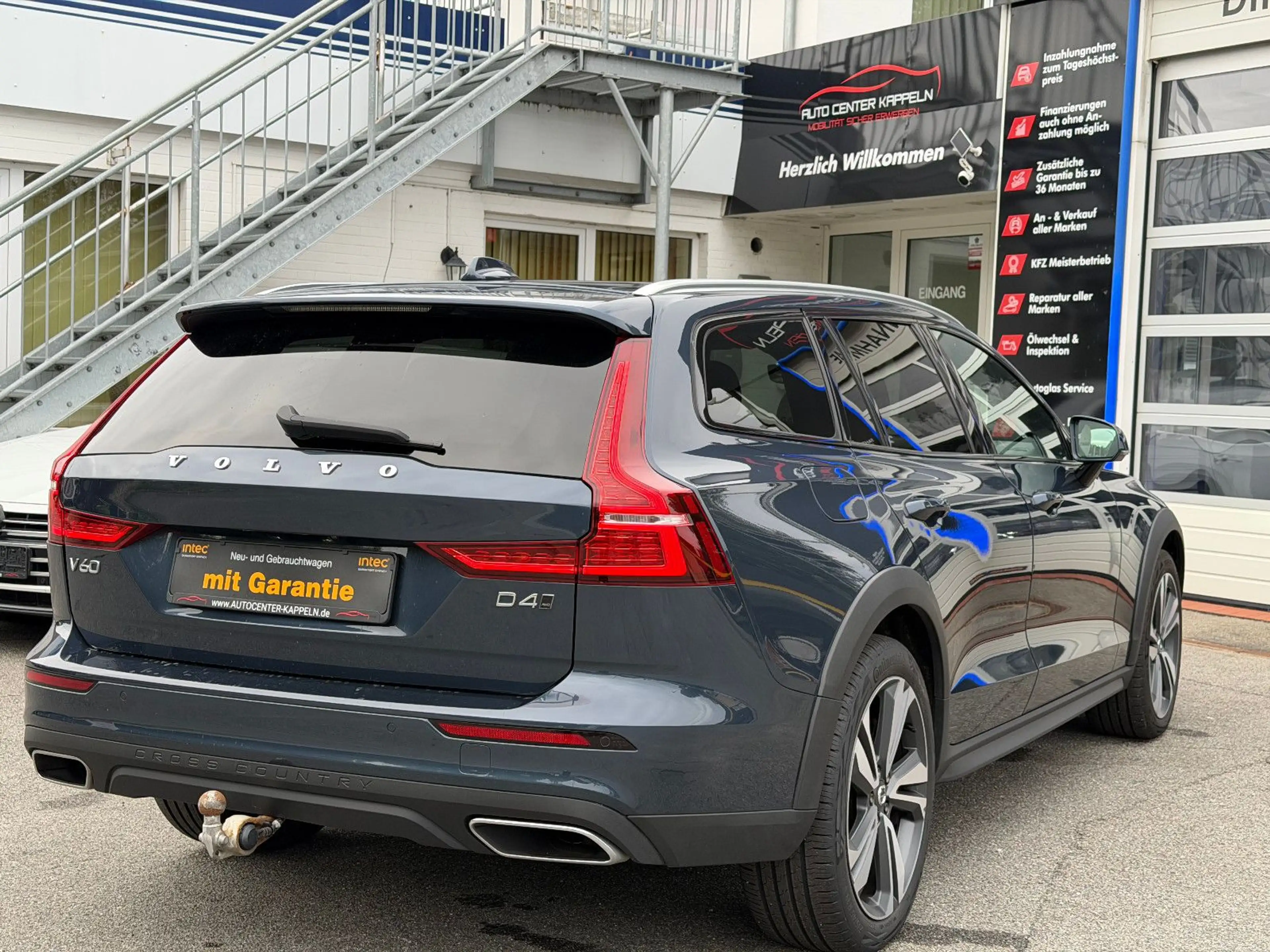 Volvo V60 Cross Country Momentum Pro AWD (MEMORY-H&K) — photo 8
